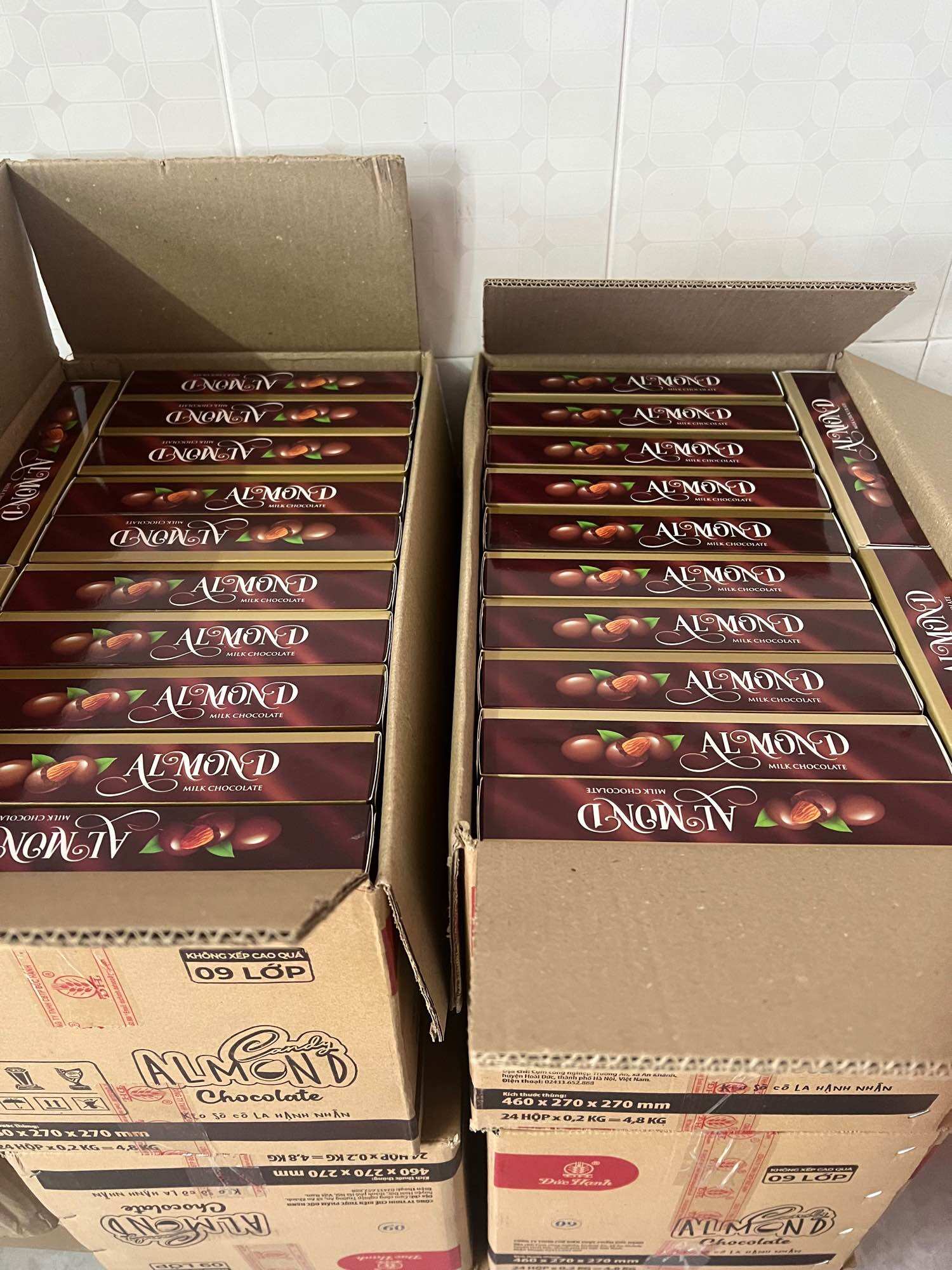 Kẹo Sô Cô La Al Mond Luxury Gold Nhân Hạnh Nhân Hộp 200G