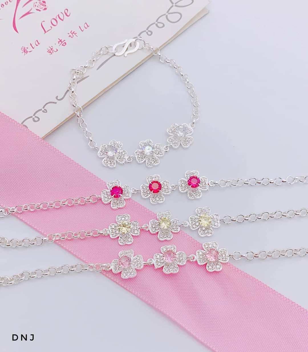 Lắc tay bạc cho bé gái