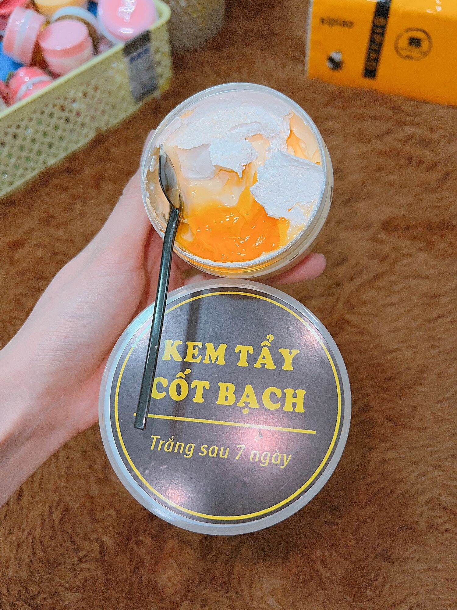 body siêu tẩy trắng đánh bại lan da đen lì