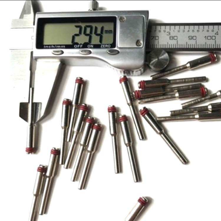 Trục kẹp đĩa lỗ vít 2mm cán 3mm