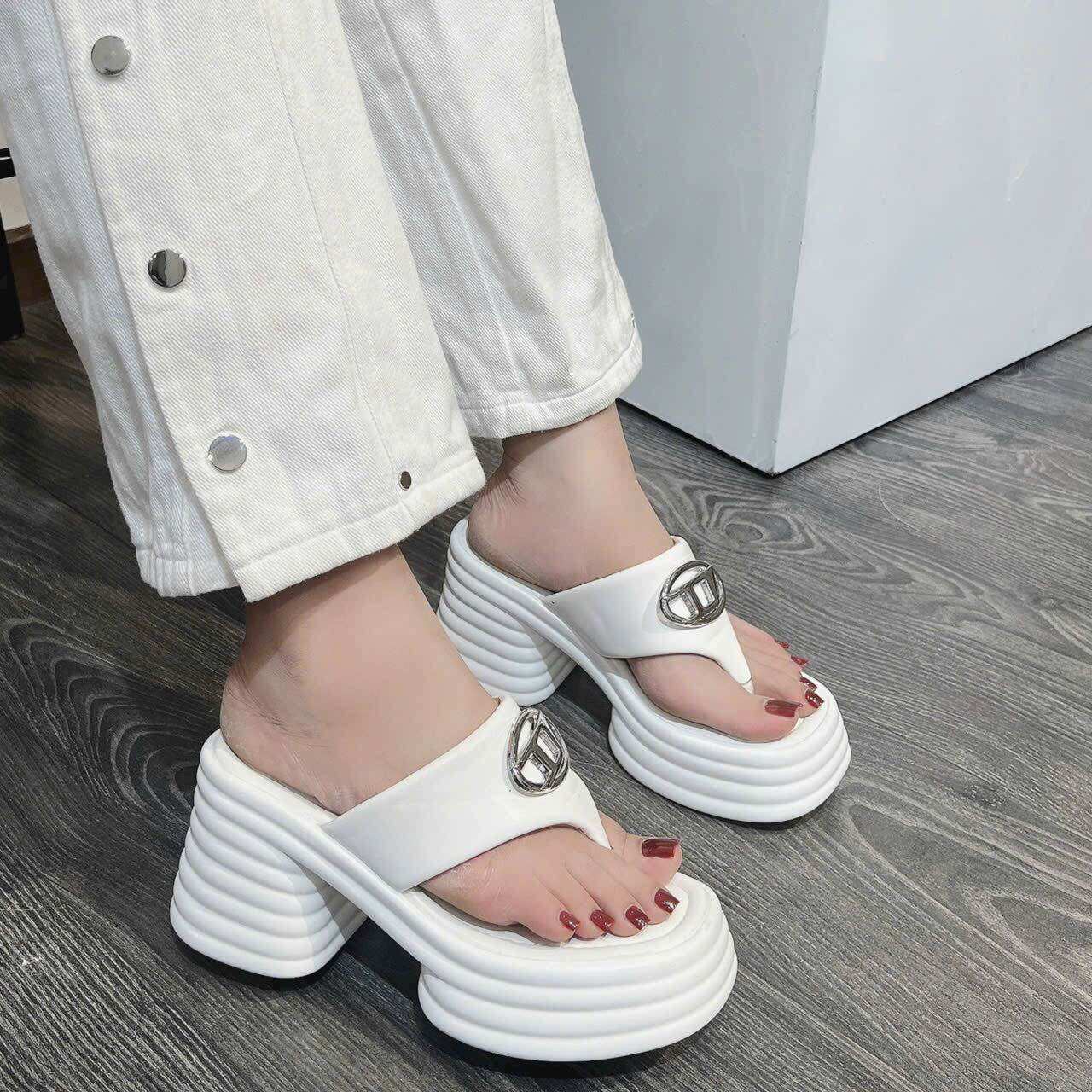 Dép xuồng kẹp D cao 8 phân da mềm êm