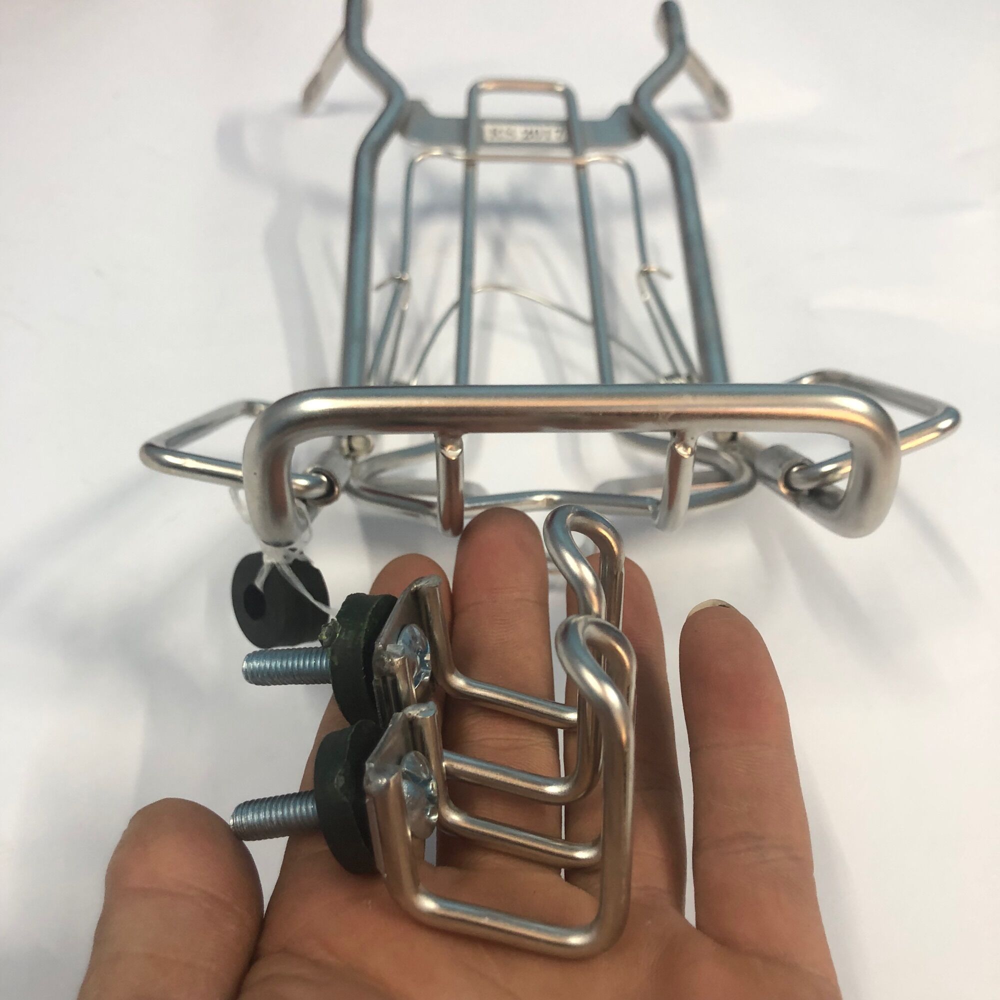 Móc u treo đồ inox gắn xe máy xe điện