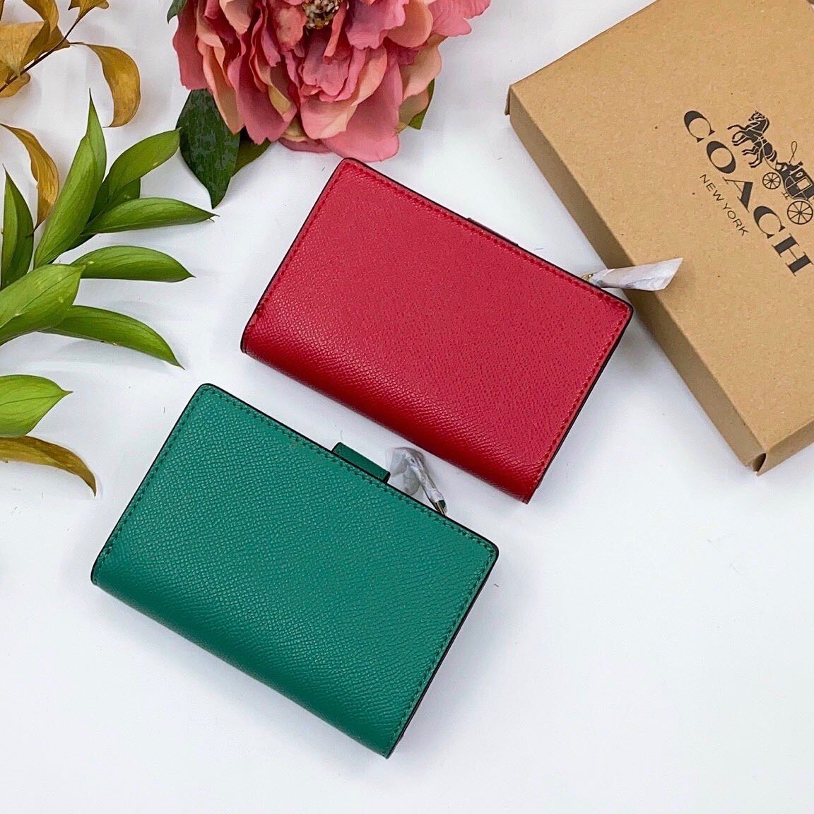 Ví Coach Medium Corner Zip