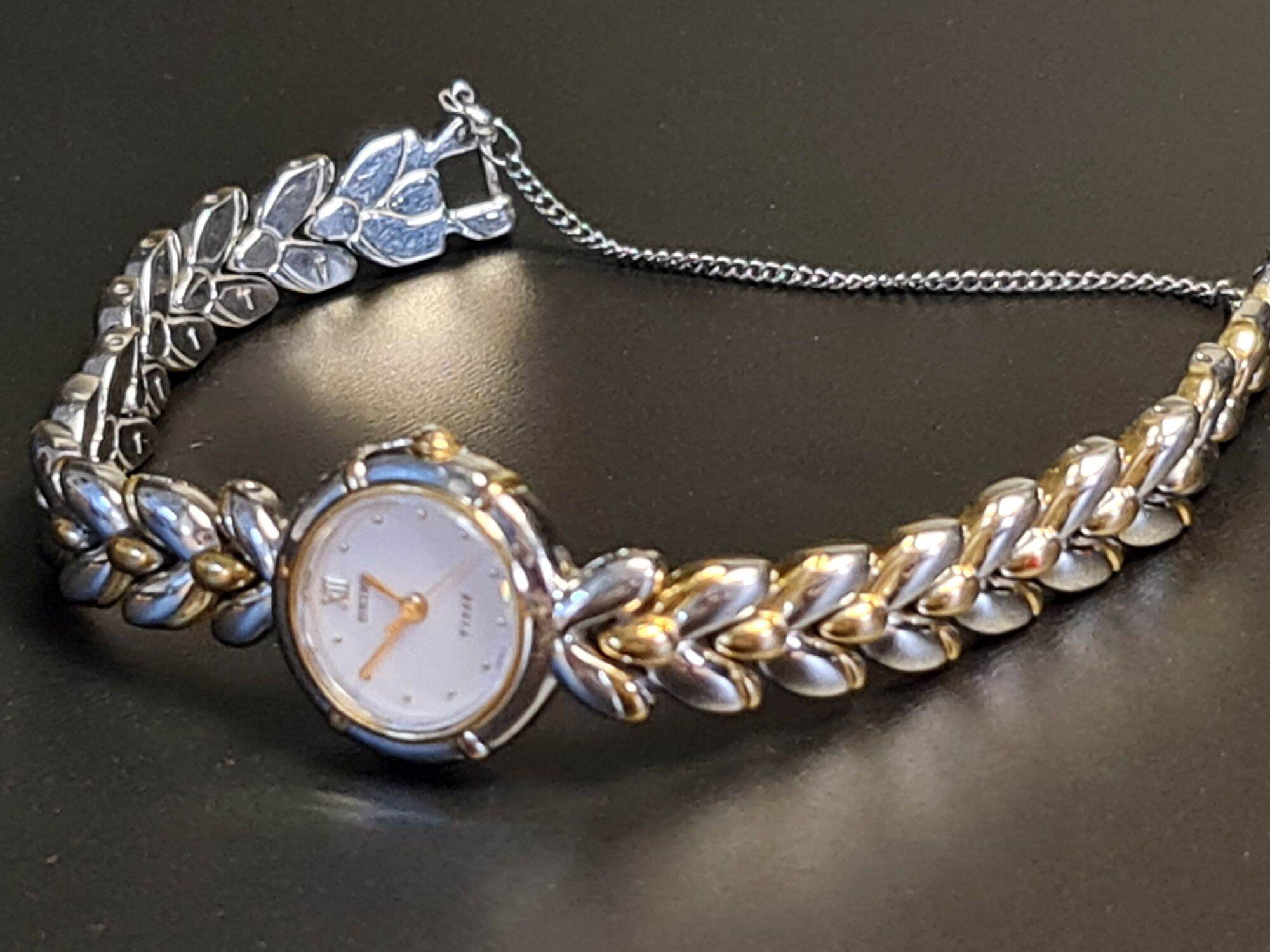 Đồng hồ dạng lắc, dây demi hiệu SEIKO