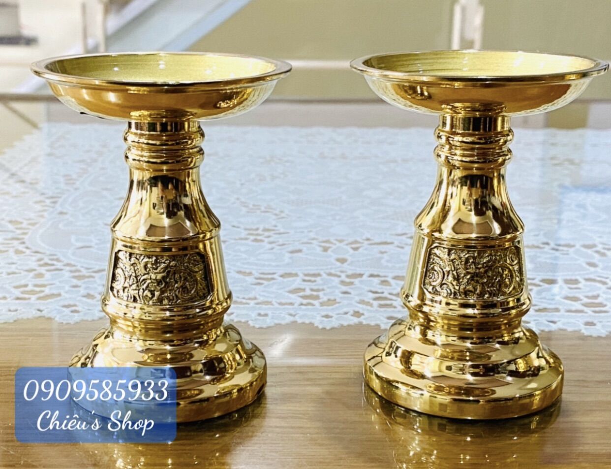 Chân nến bằng đồng