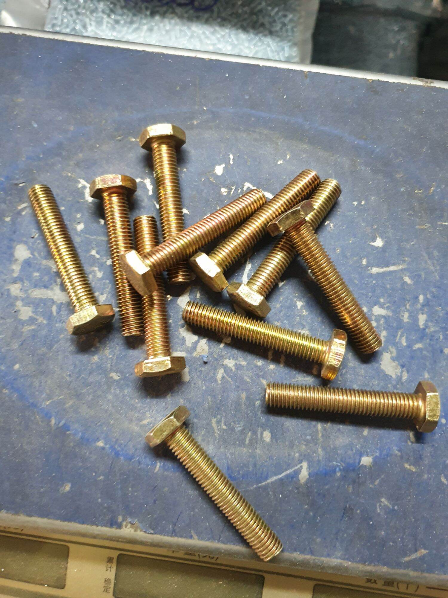 Bulong m10 cấp bền 8.8, bu lông lục giác m10, bu lông 8.8, độ dài 20->100 mm. màu: vàng, trắng