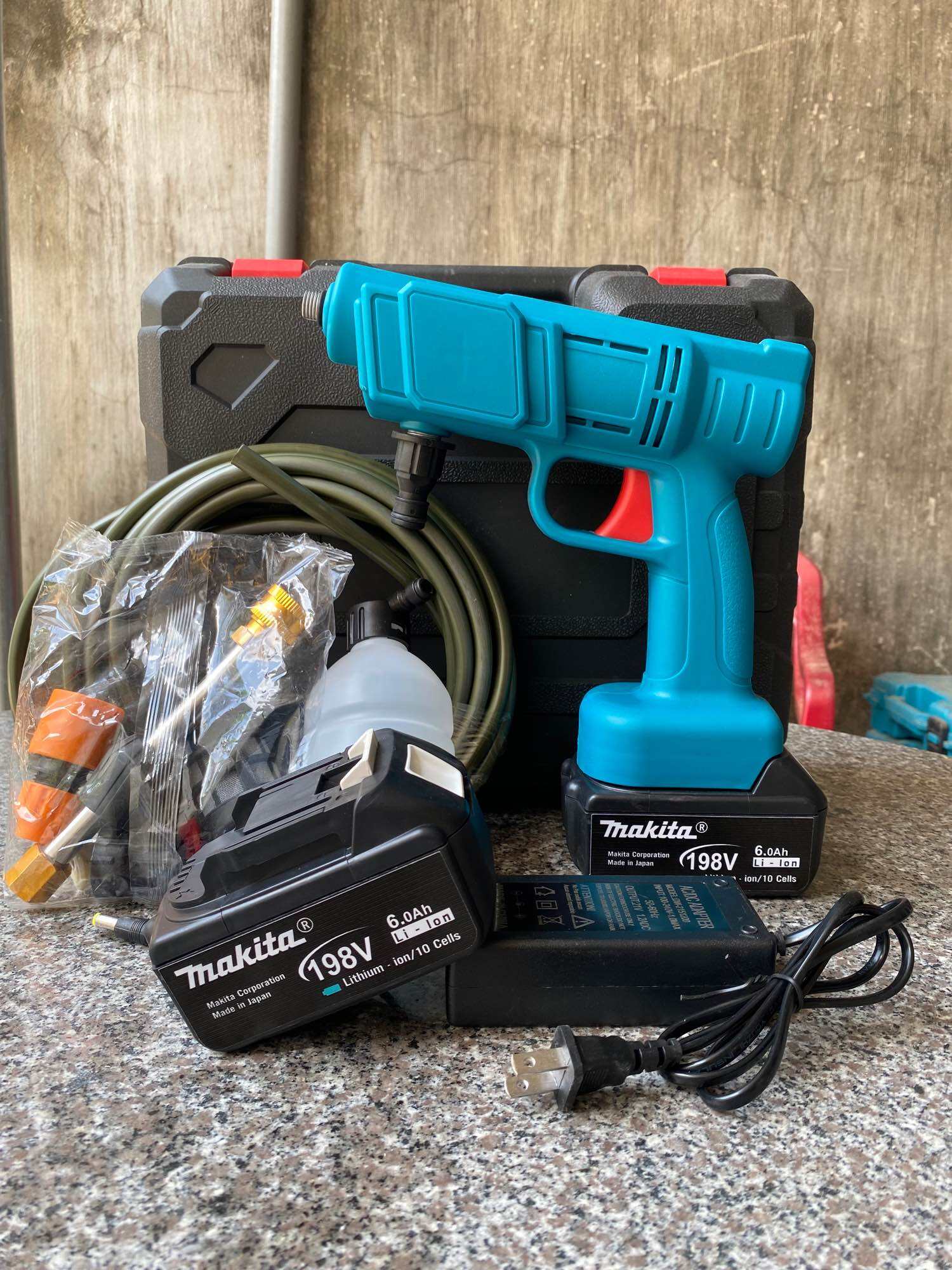 Máy rửa xe,điều hoà chạy pin 198v MAKITA.pin 10cell,30.000mAh