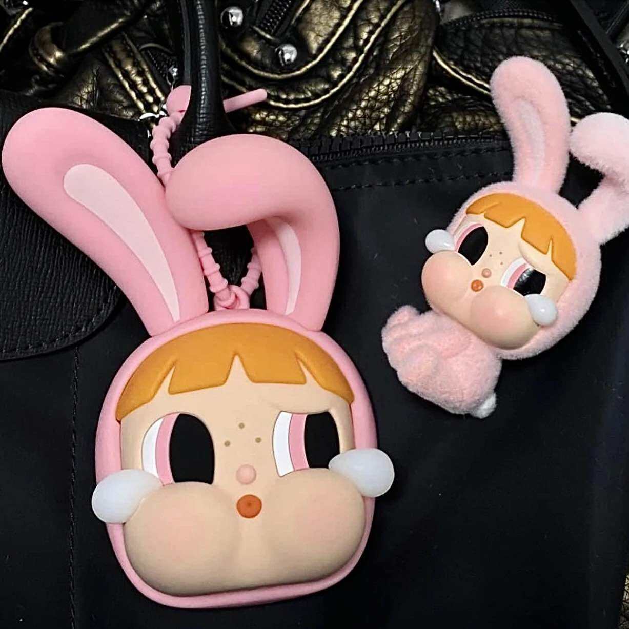 Móc Khóa Có Túi Đựng Pop Mart Crybaby Sad Club Series - Silicone Plush Earphone Bag Màu Hồng Vàng Ho