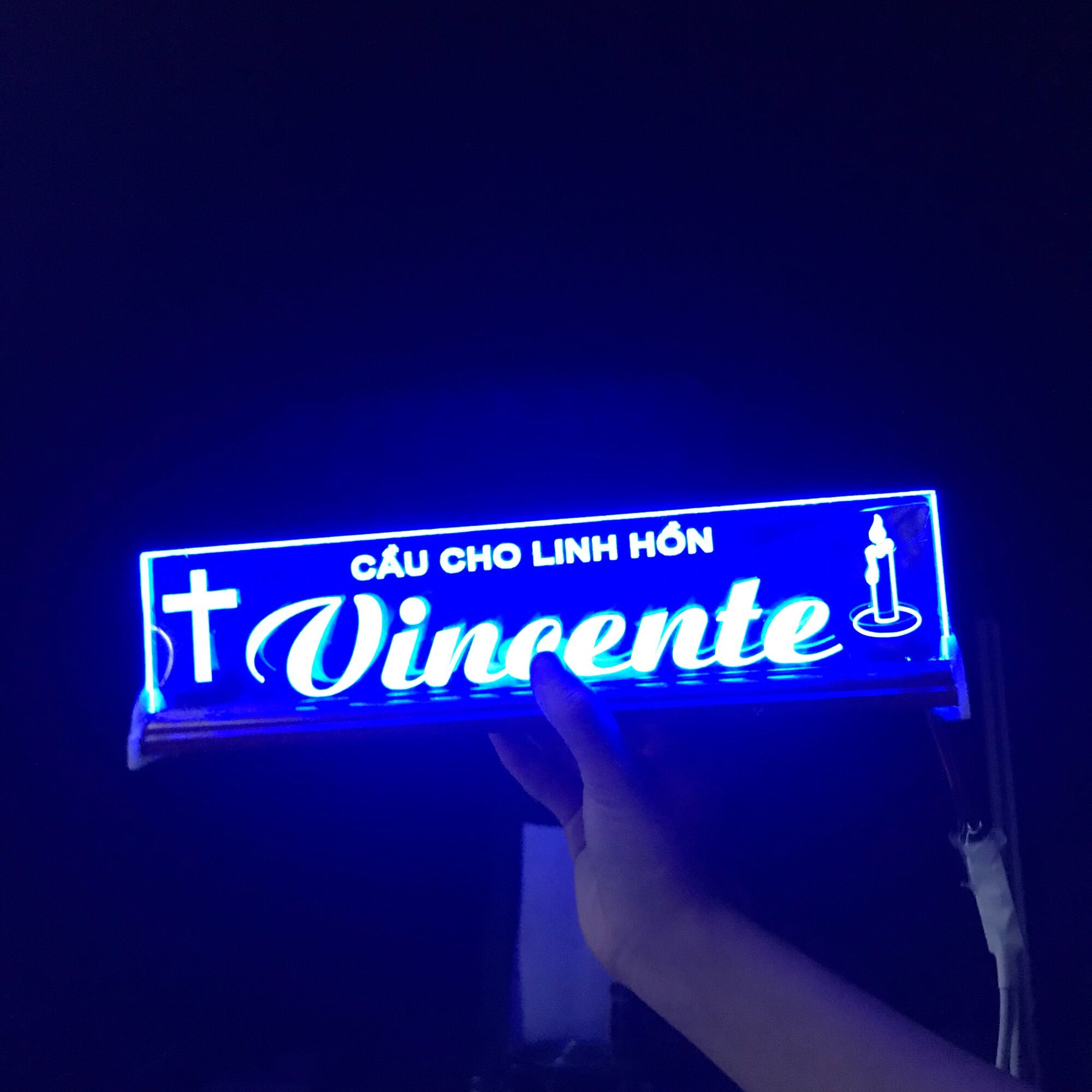Chữ điện : CẦU CHO LINH HỒN VINCENTE (9x30cm) để bàn