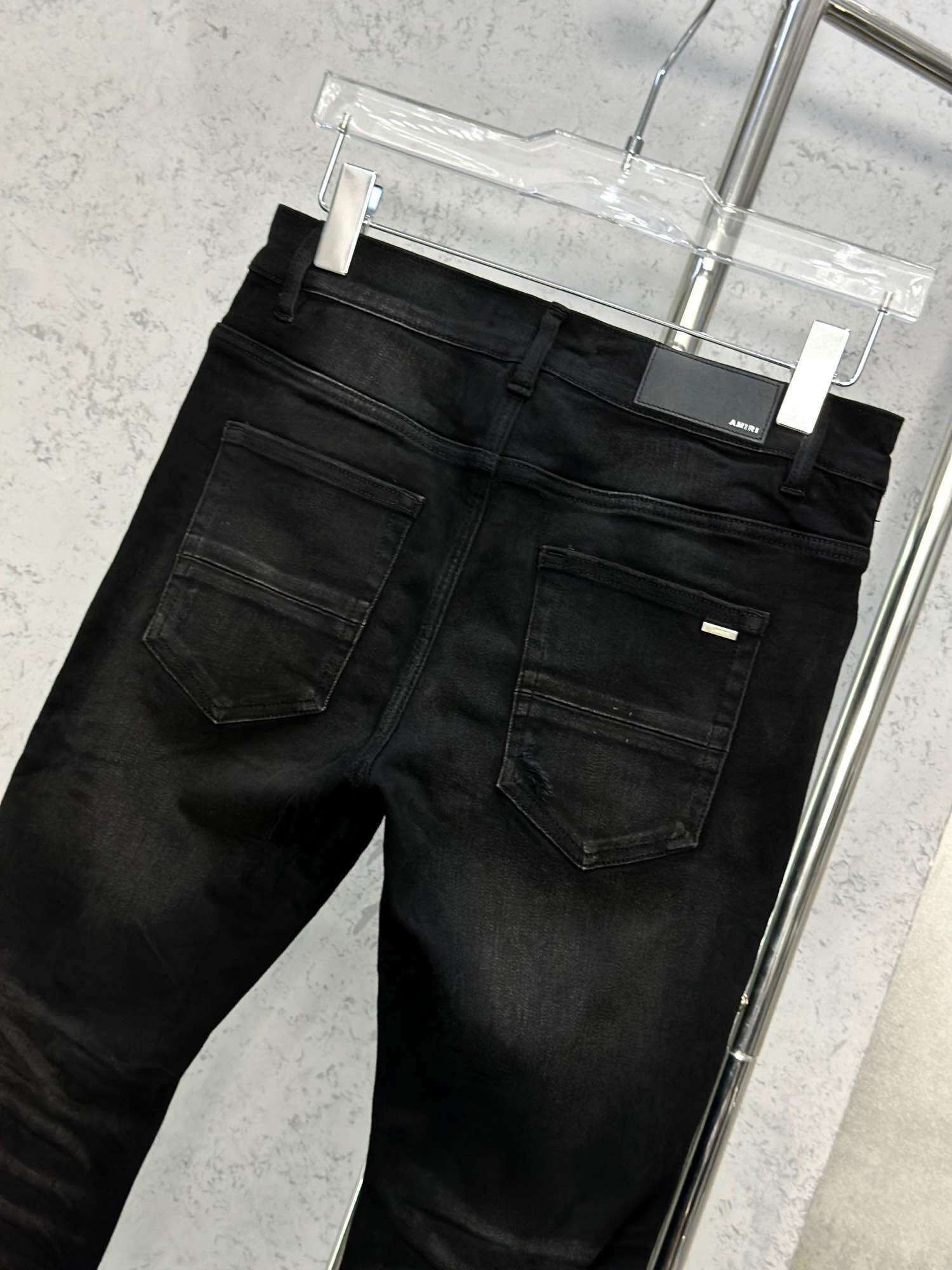 Quần jeans nam 𝔸𝕄𝕀ℝ𝕀 rách gối siêu cấp