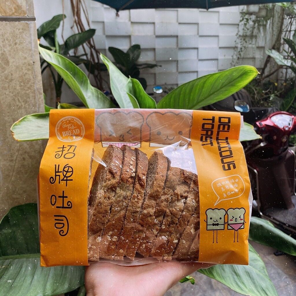 Bánh Mì Đen Nguyên Cám By Tuna