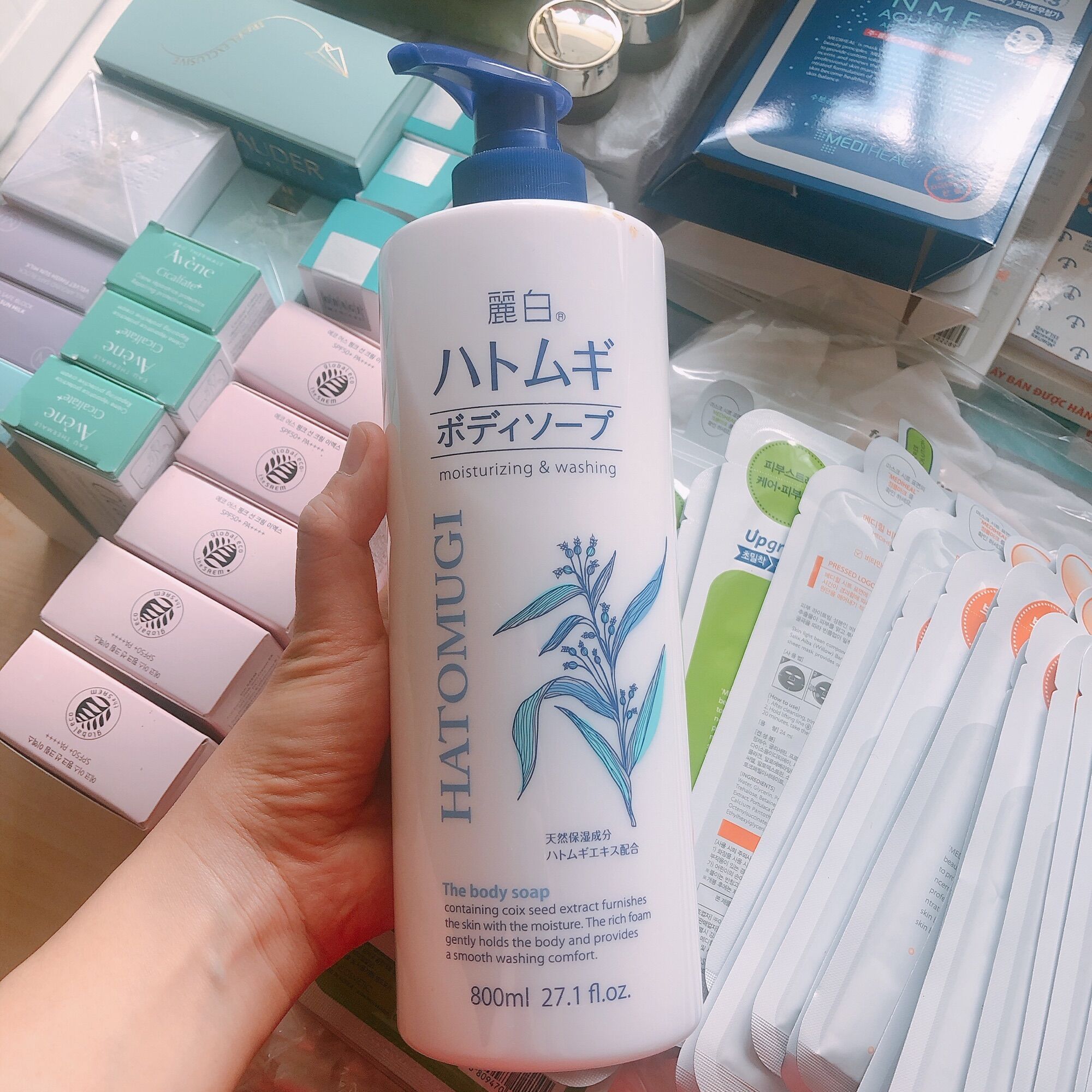 Sữa tắm Hatomugi hạt ý dĩ 800ml