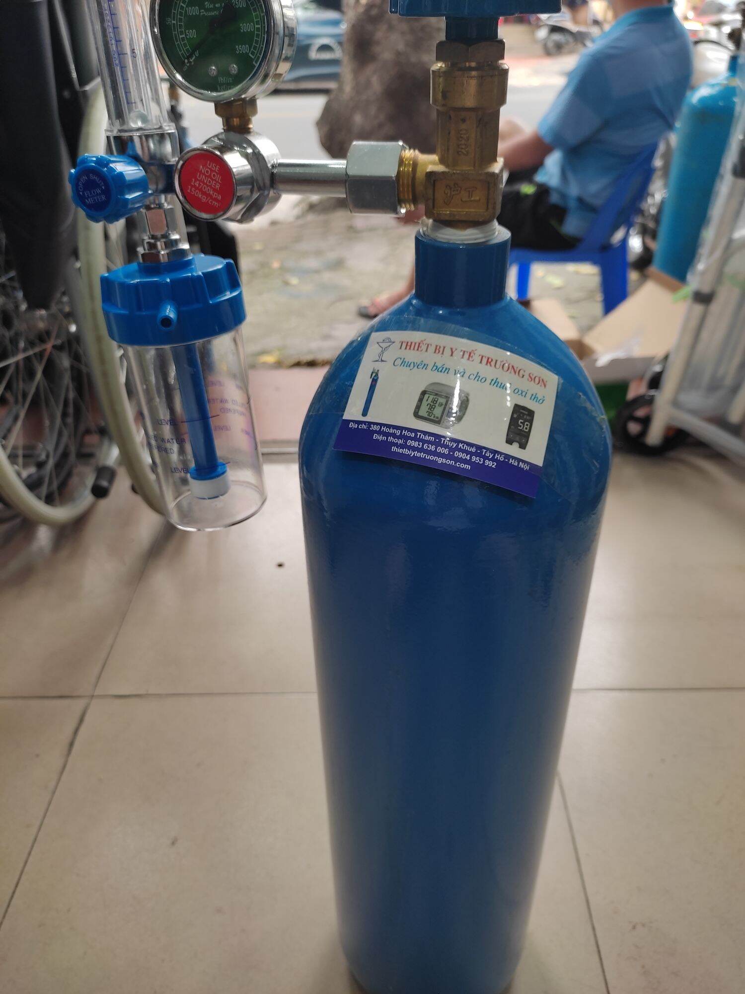 oxy thở oxy y tế ,5lit cộng van đồng hồ và giây thở trọn bộ, sẳn khí dùng được lun