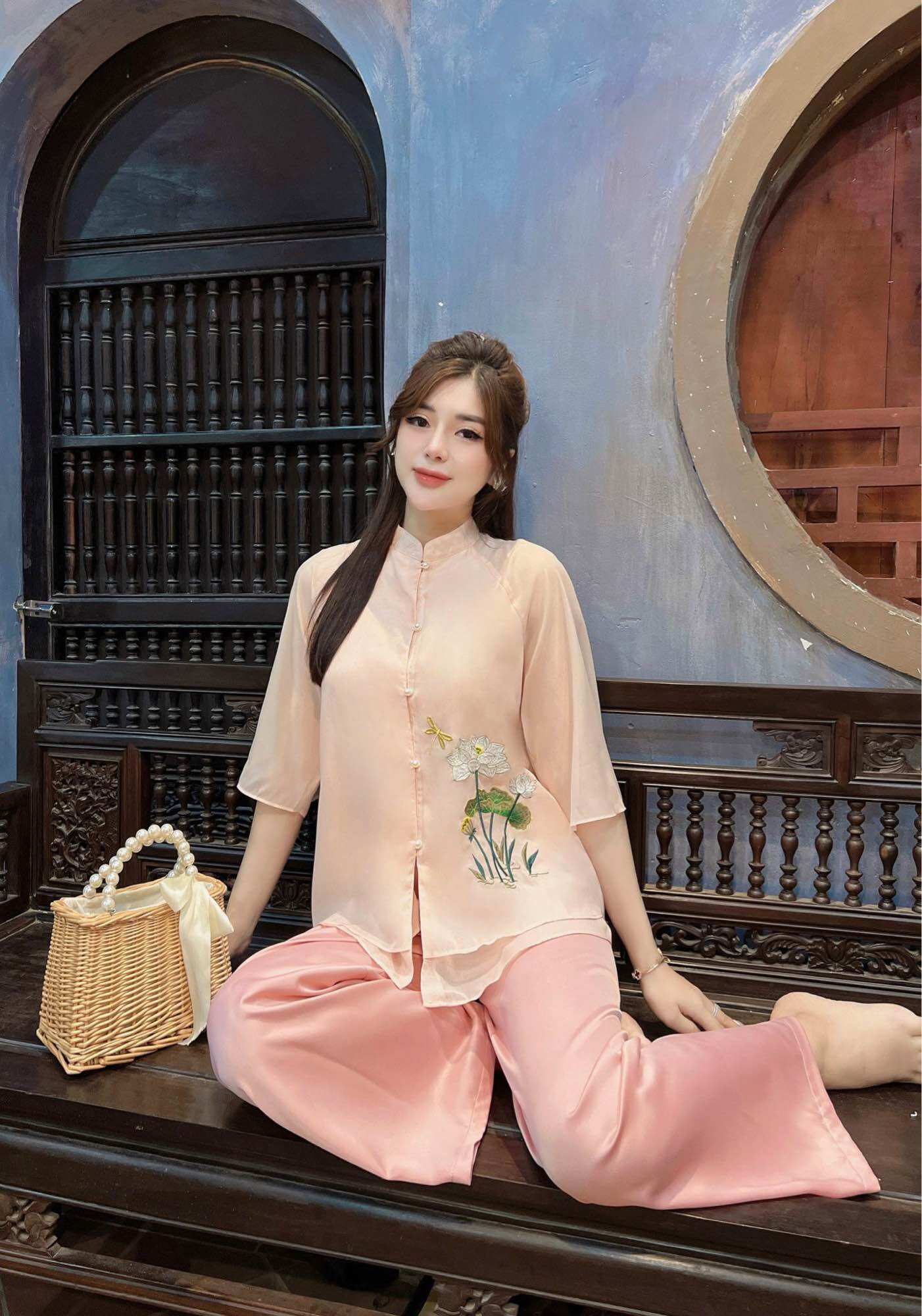 Bộ lụa voan tơ cao cấp thanh liễu thêu nổi