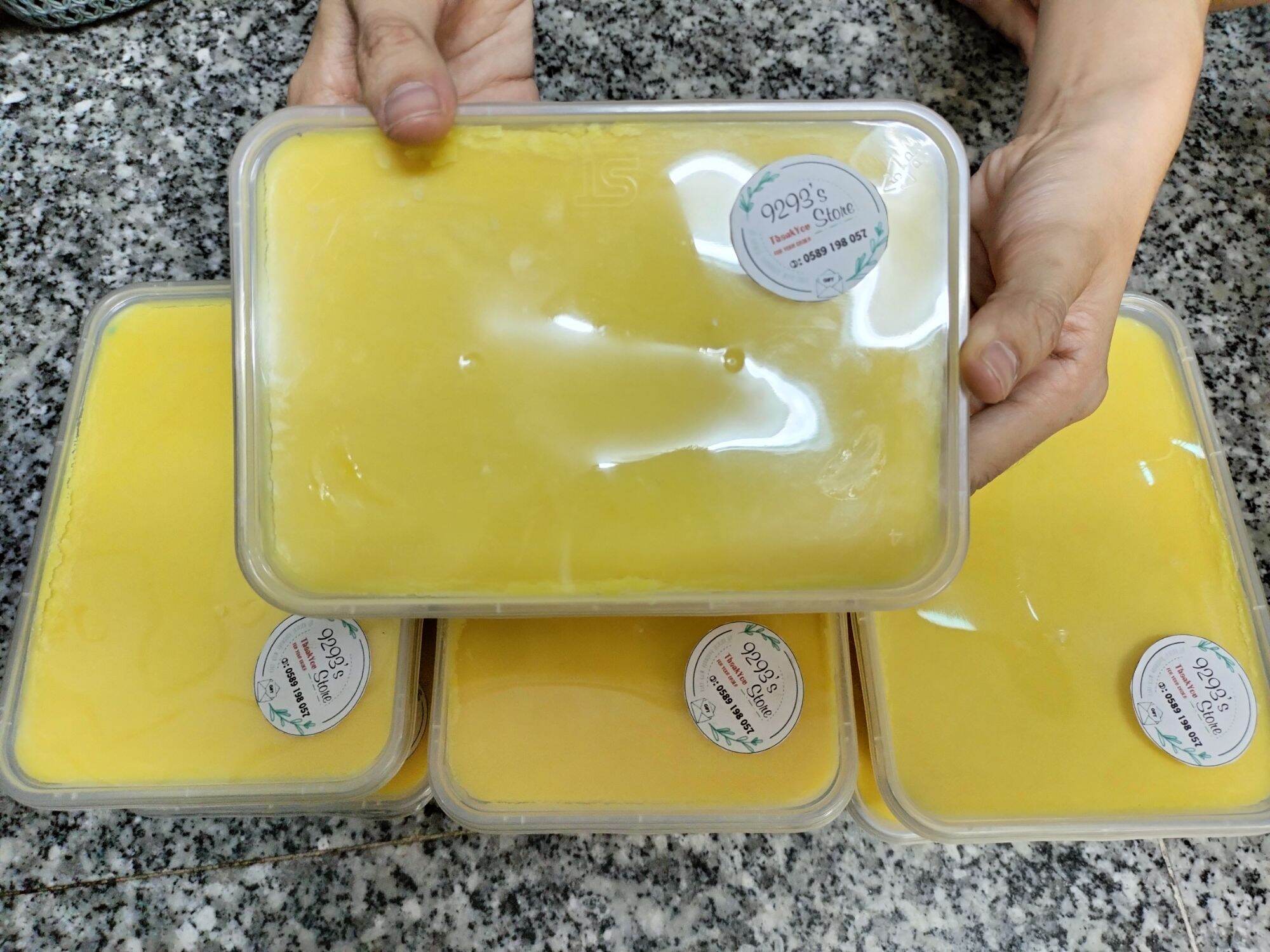 Khoảng 1kg sáp bơ tặng 1 mét dây tim làm nến thơm dâng phật cúng dường - 9293store