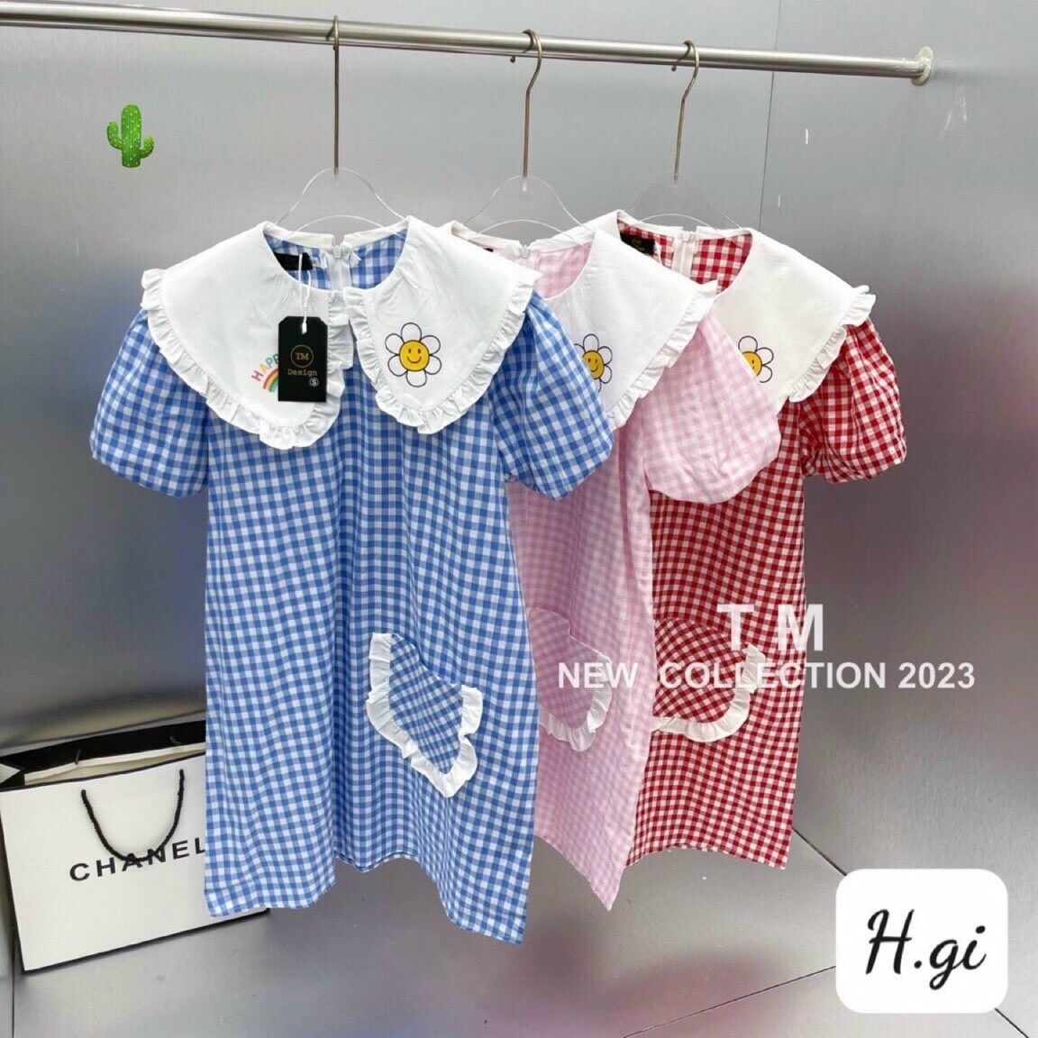 Đầm xuông caro cổ bèo in hoa pc