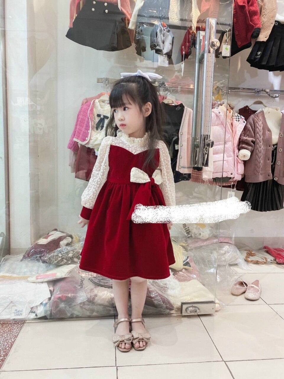 Váy ren đỏ cho bé gái