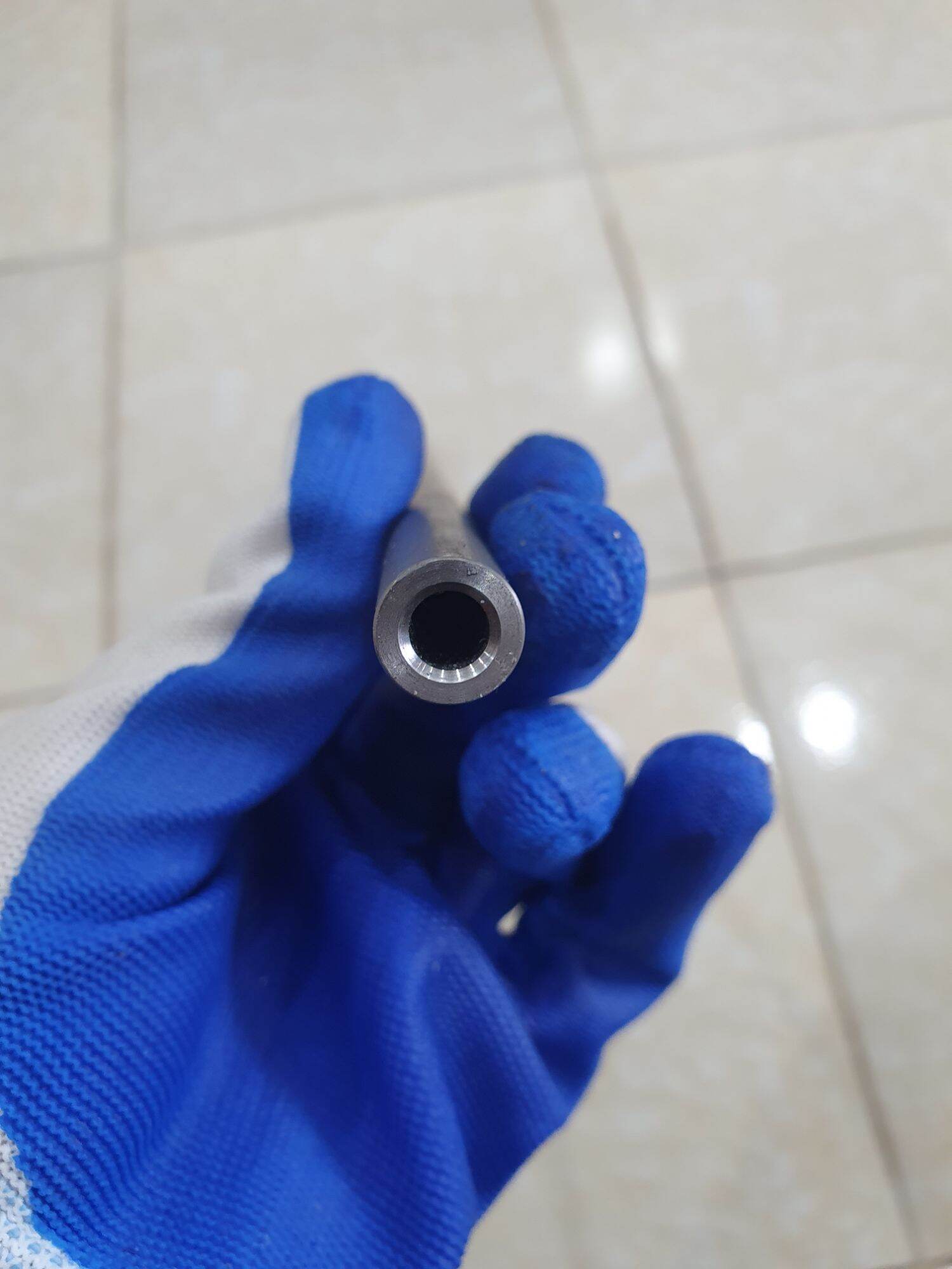 Ống thép đúc phi 12 lỗ 6.4 siêu đẹp (Kích thước 12*6.4*700mm)