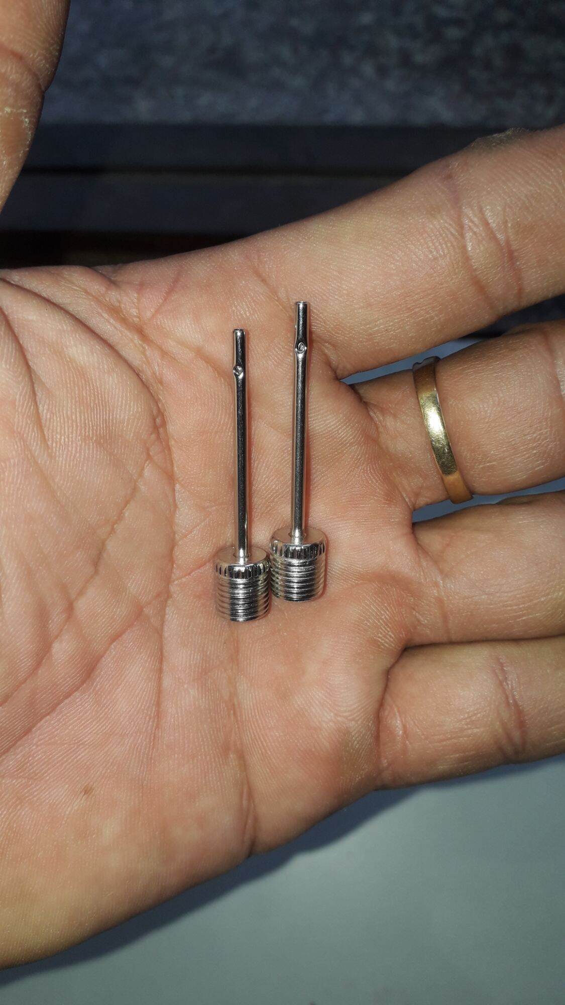 2 chiếc vòi bơm bóng đá bằng inox