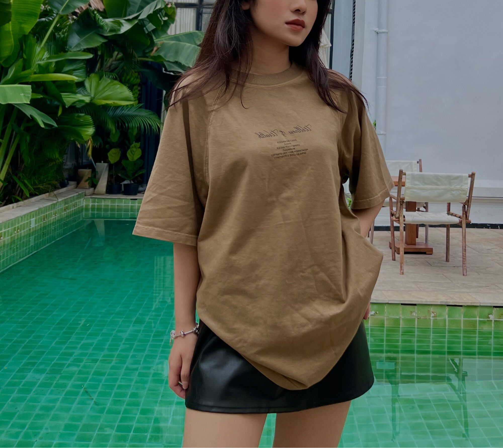 Áo thun INDAHOOD Wellness & Wealth Raglan Oversized Tee