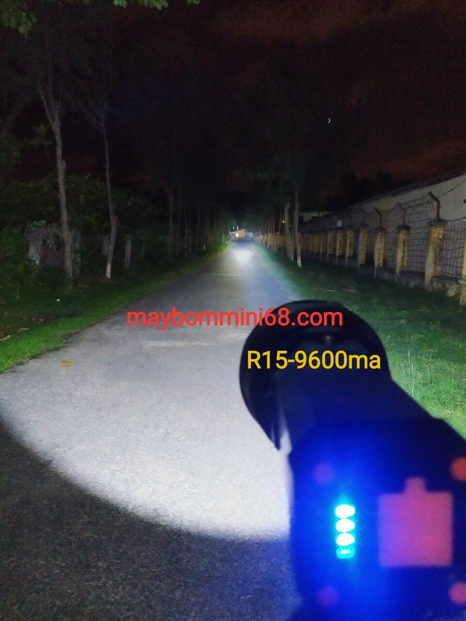Đèn pin siêu sáng kiêm sạc dự phòng 6000lm