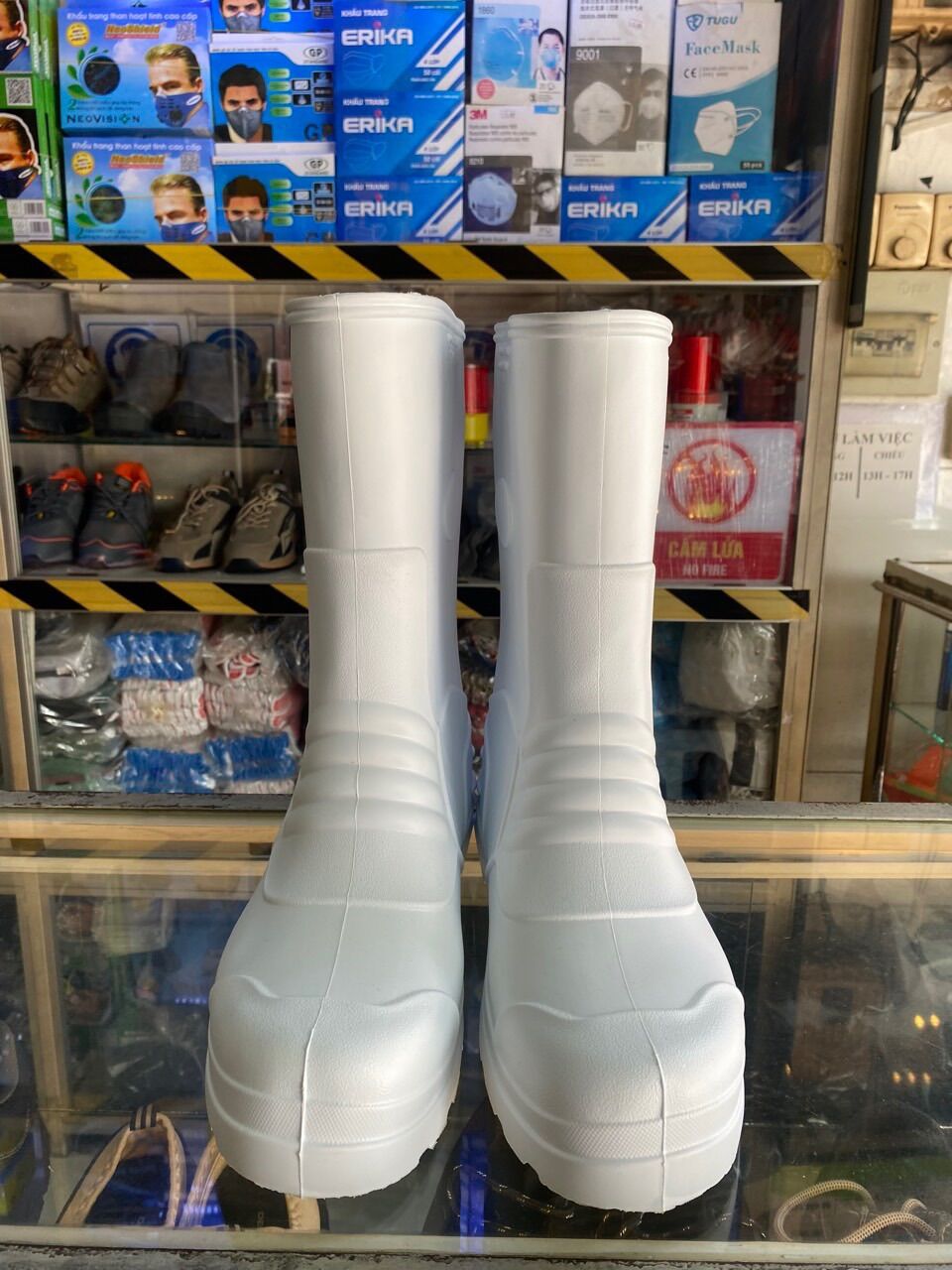 Ủng bảo hộ nhựa xốp VAC