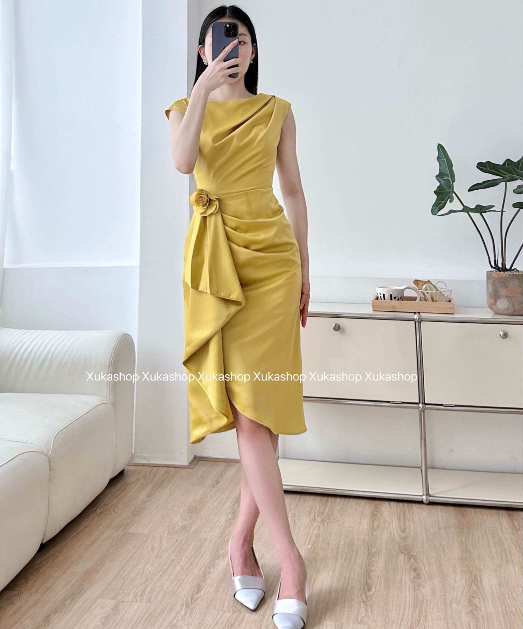 Đầm body dự tiệc chất lụa satin xẻ tà sang chảnh