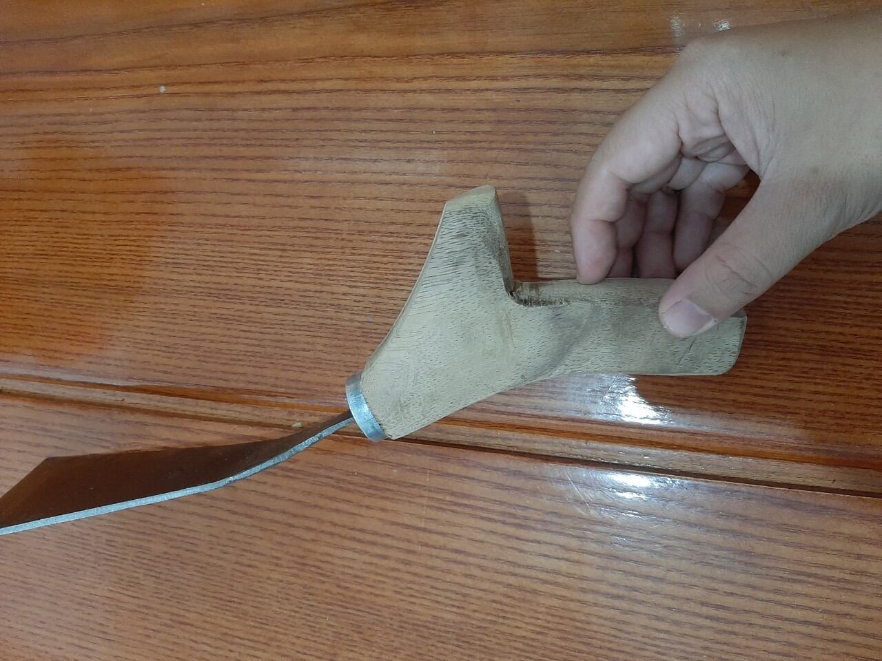 Tréc làm cỏ vườn(dụng  cụ  làm vườn)