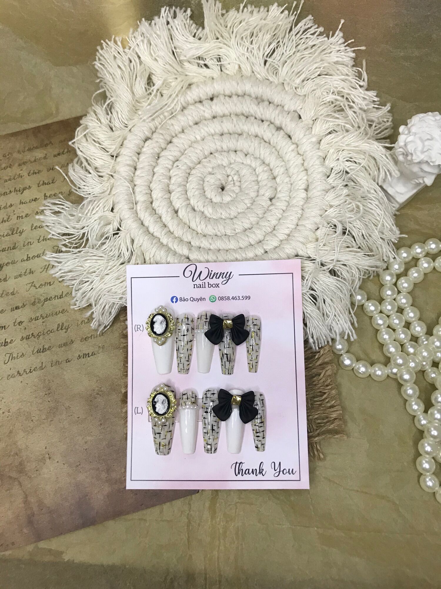 Nailbox móng up móng giả trắng đen kẻ dạ