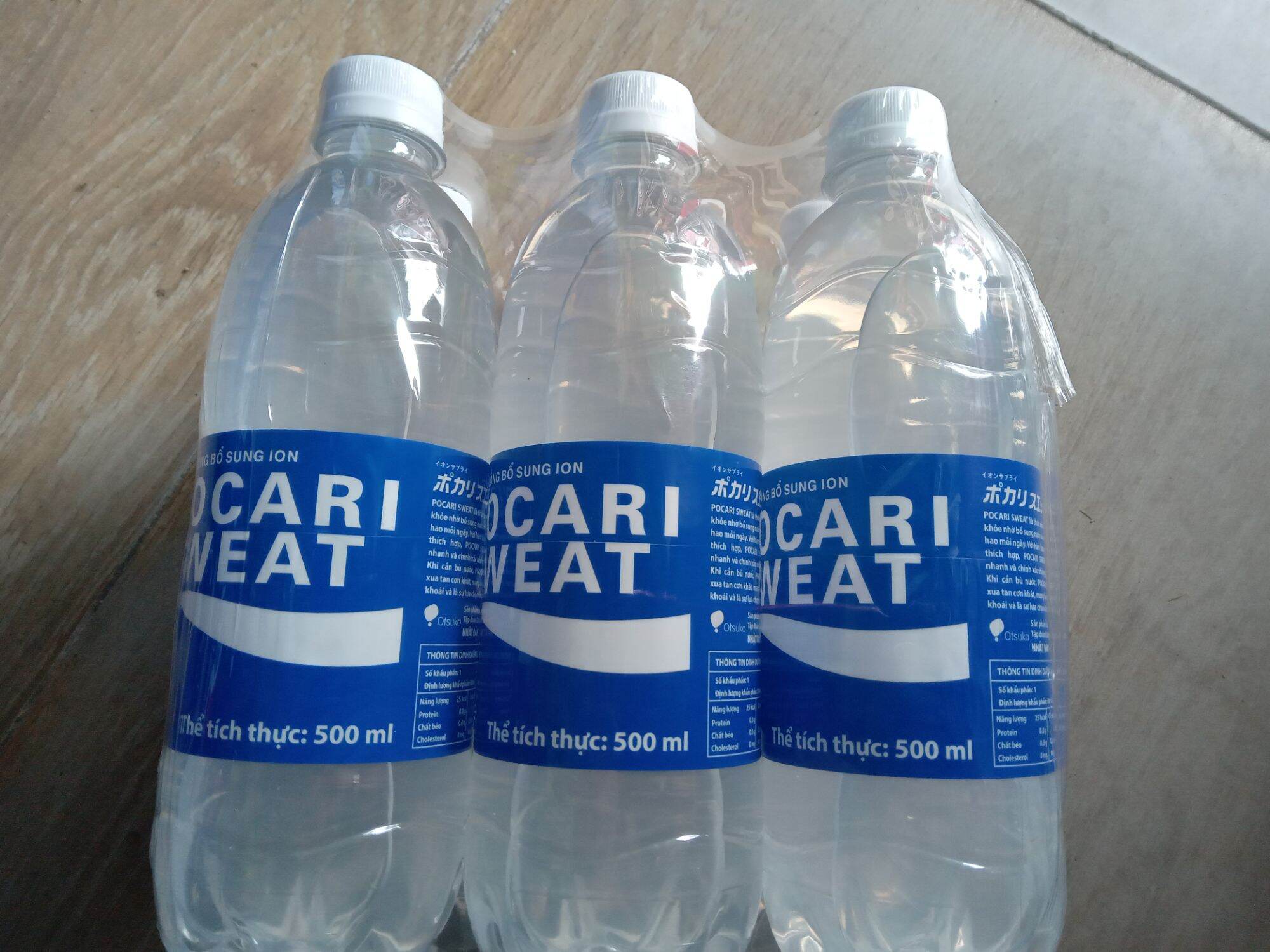 Lô 6 chai pocari sweat 500ml date 01 2023