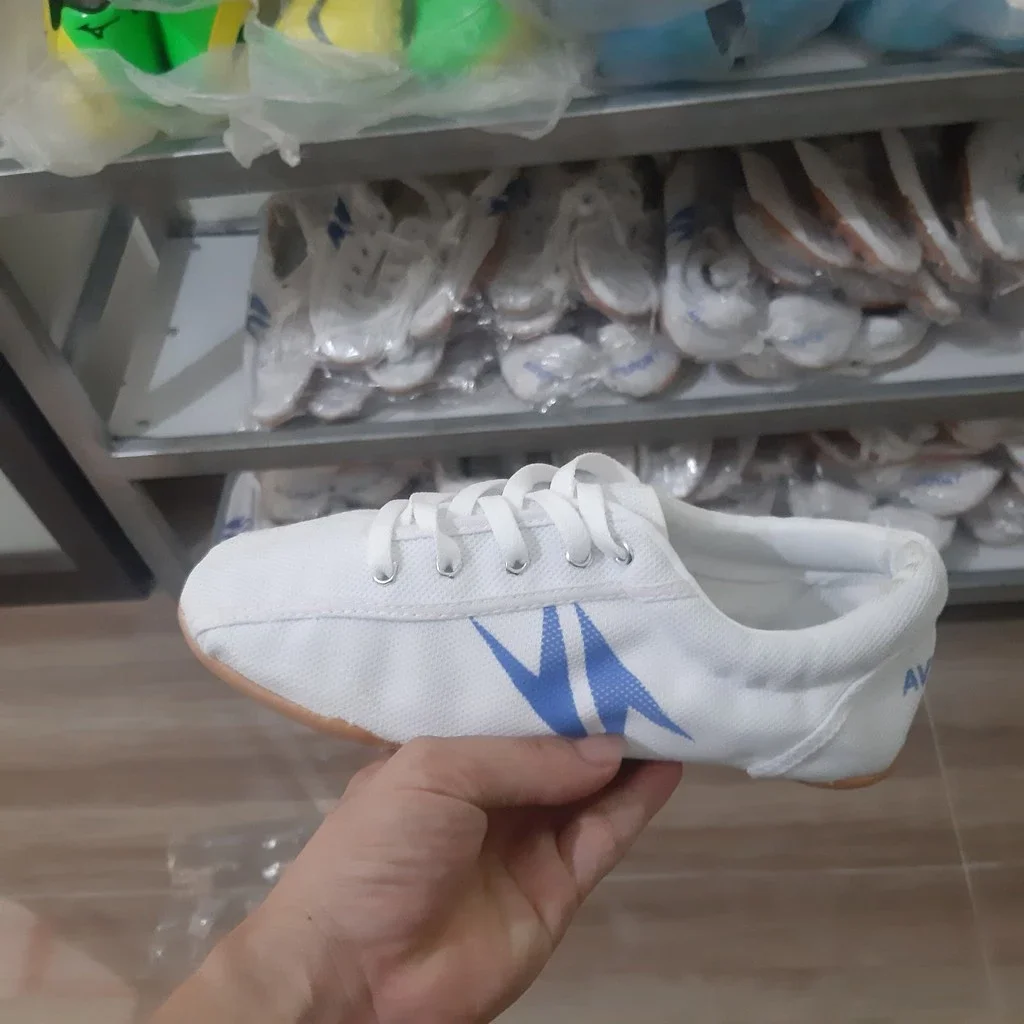 giày ba ta đinh thể thao đá sân nhân tạo