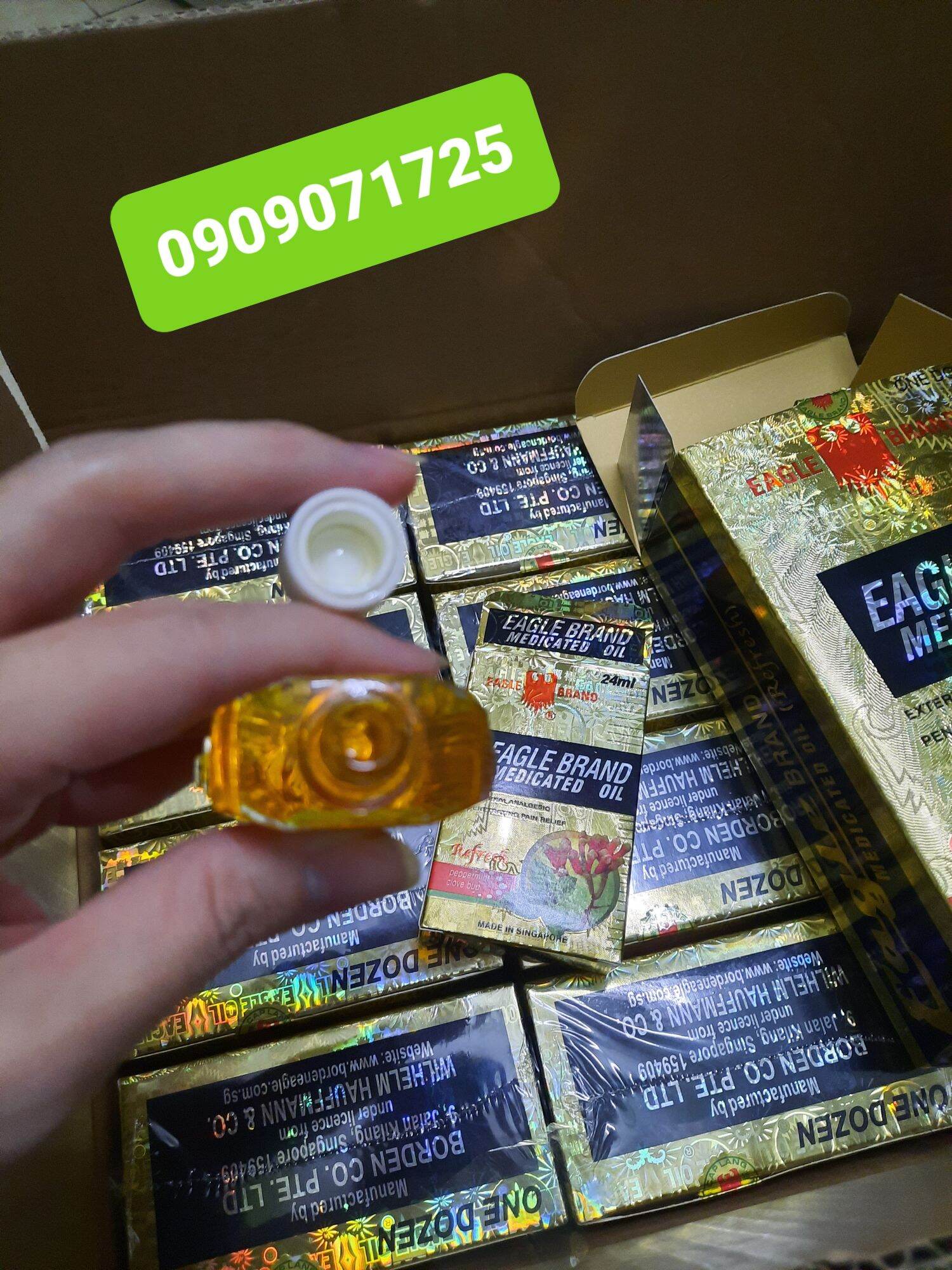 Dầu gió con ó vàng lố 12chai