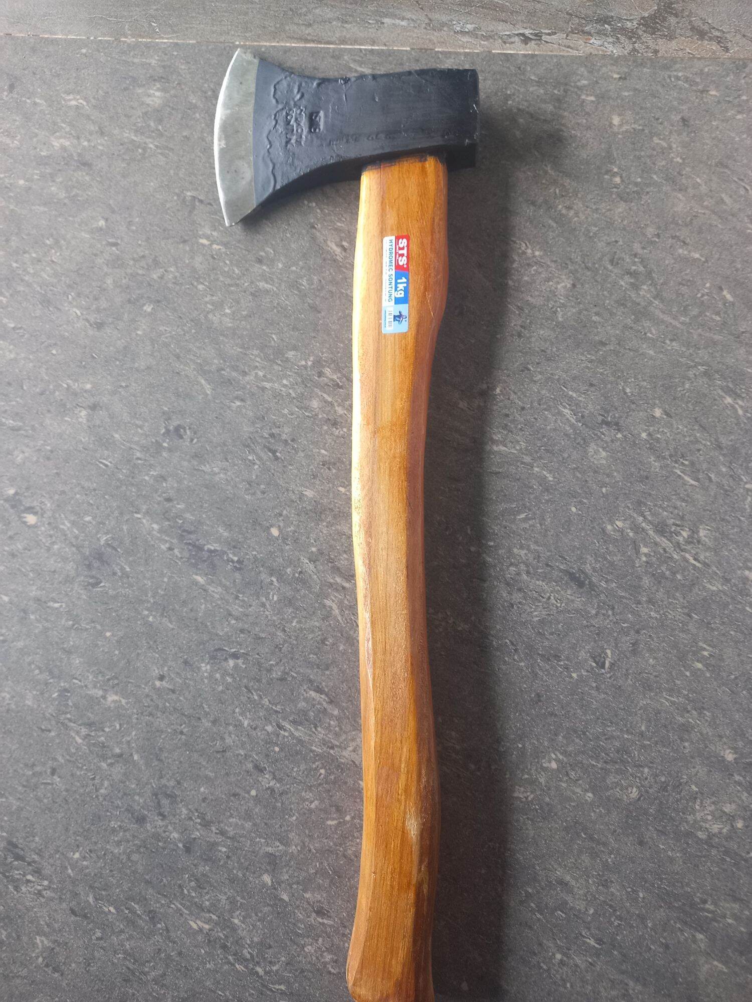 Búa rều chặt củi
