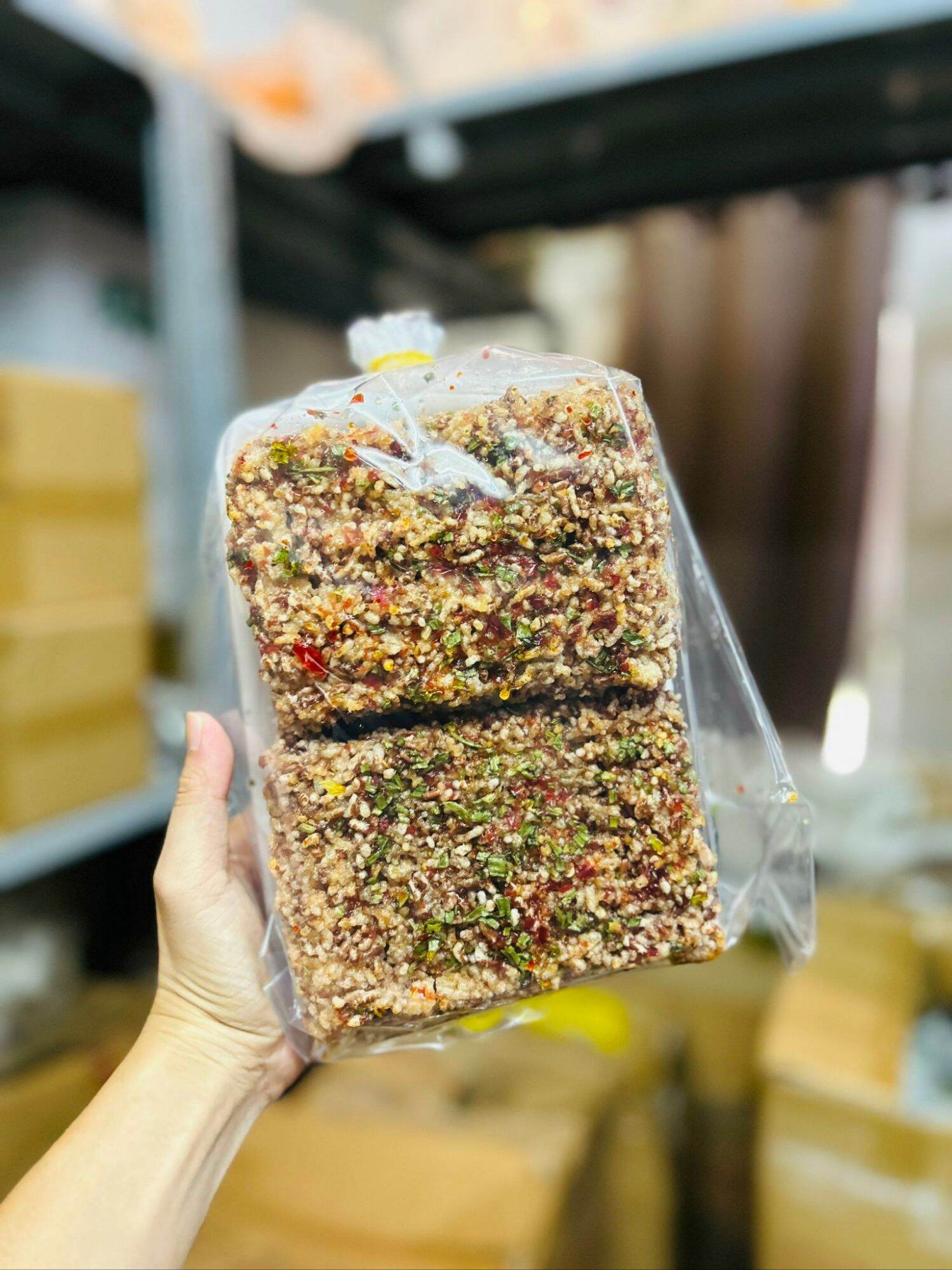 Cơm cháy gạo lứt mắm hành gói 500 gram