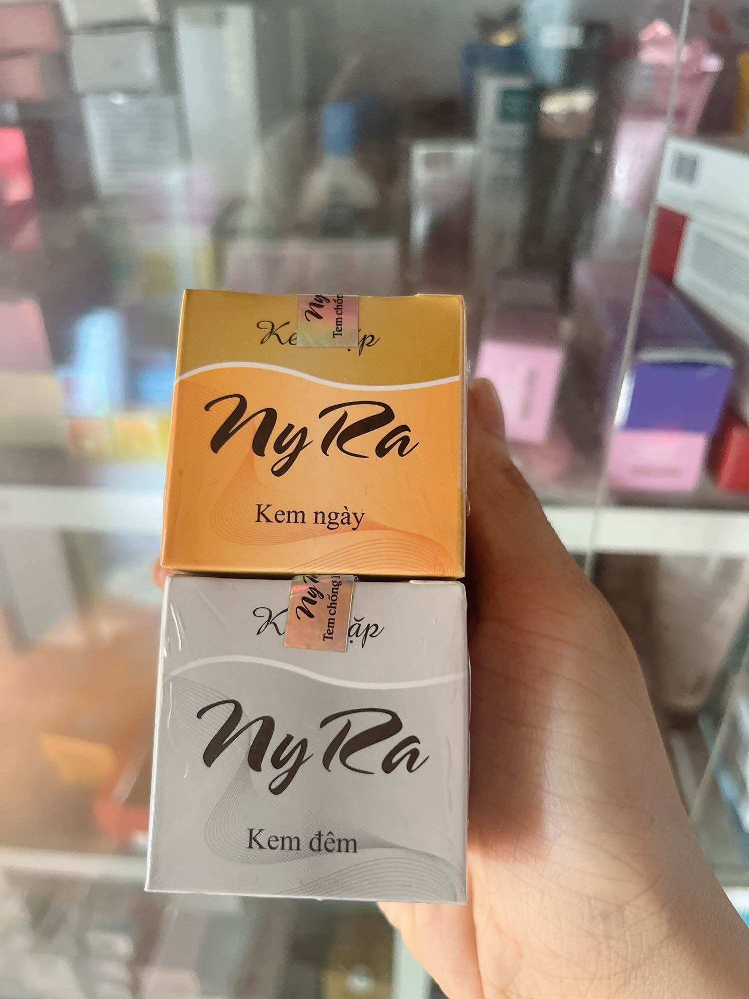 Kem ny ra ngày đêm