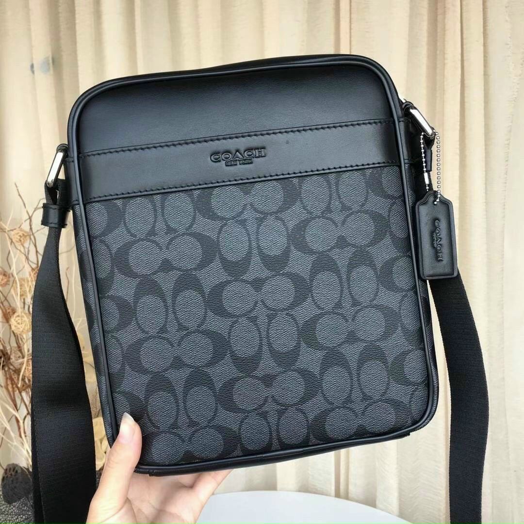 Túi đeo chéo nam da thật phối canvas bền bỉ C🅾️.ach for men