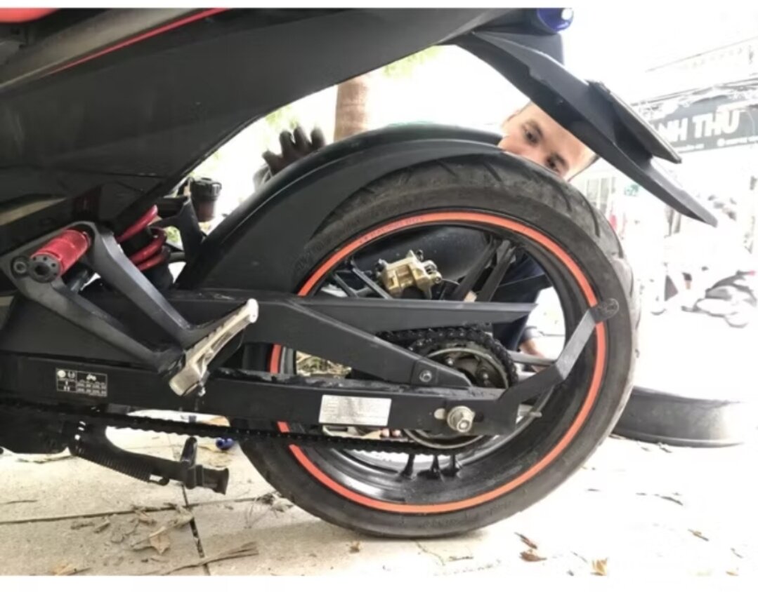 Dè chắn bùn và che sên xe EXCITER 155 ( Shop uy tín, Hàng chất lượng, Giá tốt, Mua Ngay)