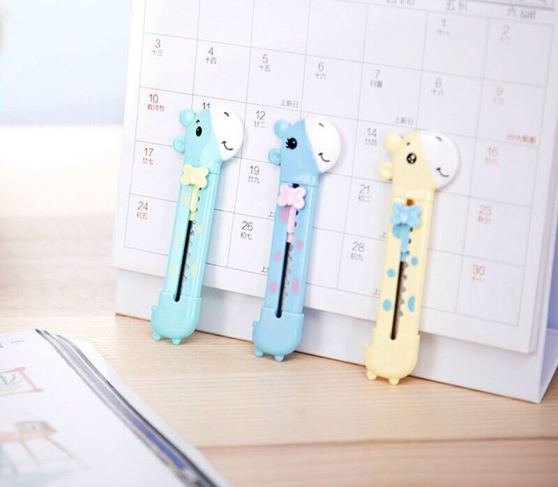 Dao rọc giấy hình hươu Deli