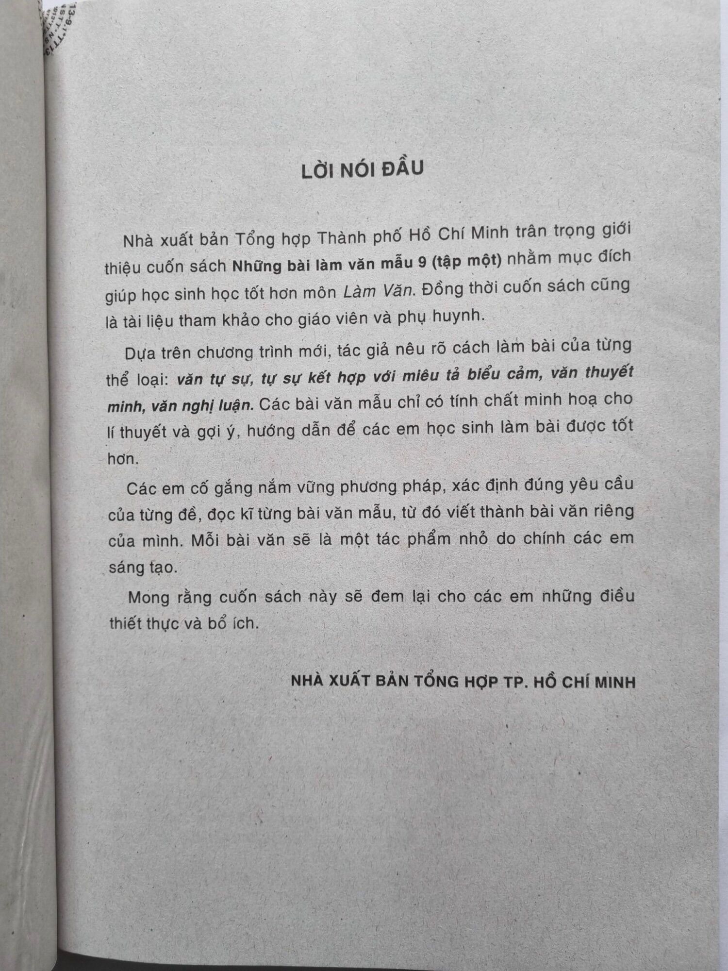 Sách - Những bài làm văn mẫu lớp 9