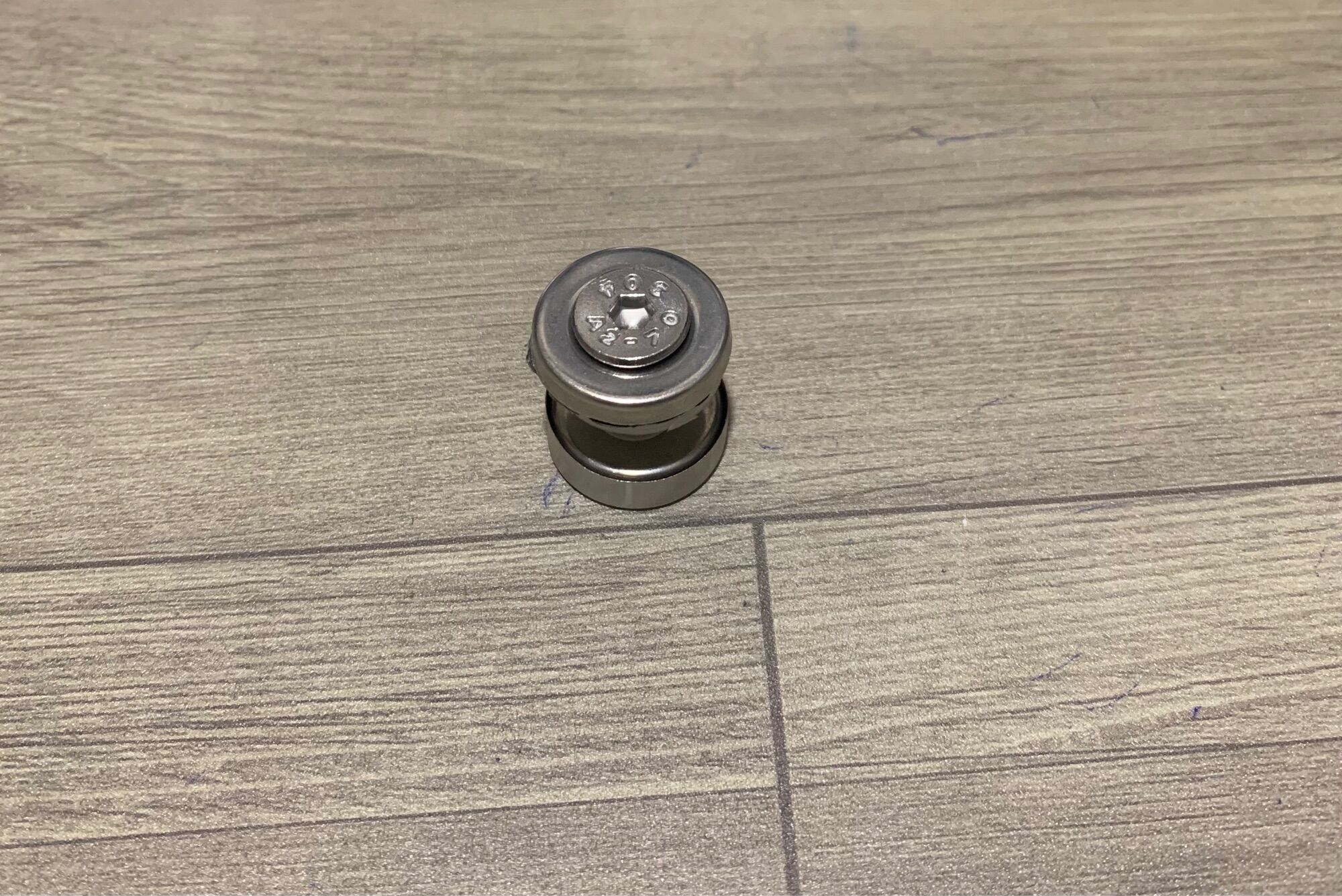 Ốc bắt tại trụ cầu thang inox 304