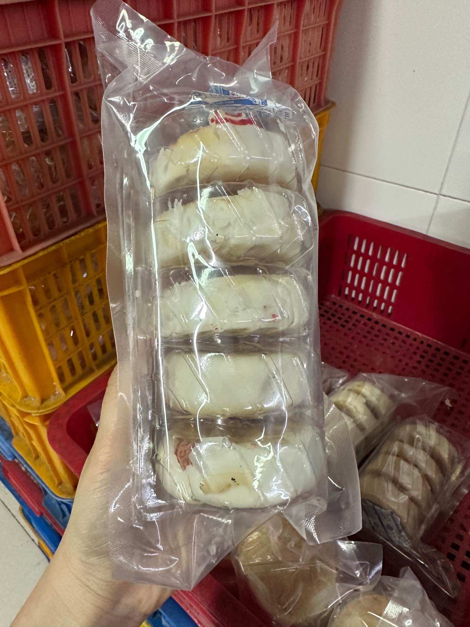 Bánh pía đặc biệt hồng