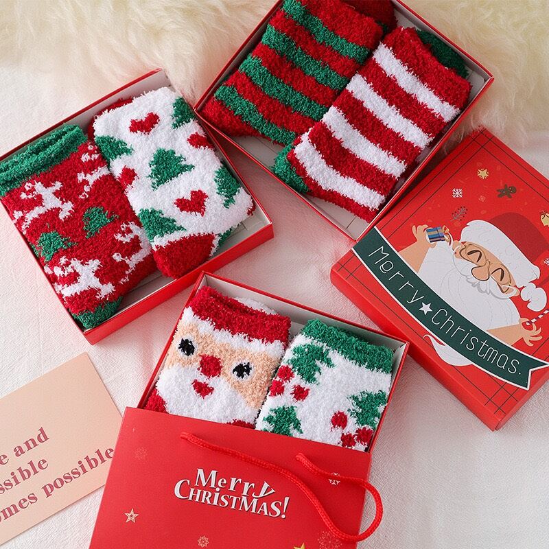 Túi quà gồm set 2 đôi tất lông cừu in hình Giáng sinh làm quà tặng dễ thương