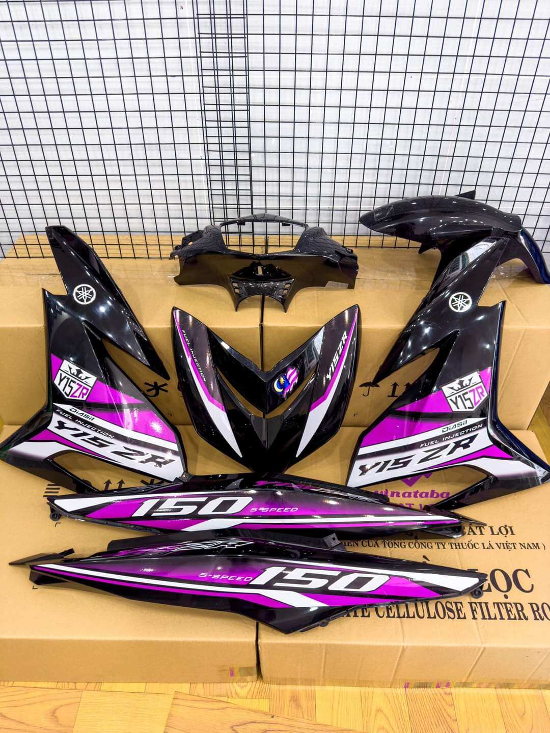 Tem rời ex150 y15zr 03 hồng trắng dán xe đen