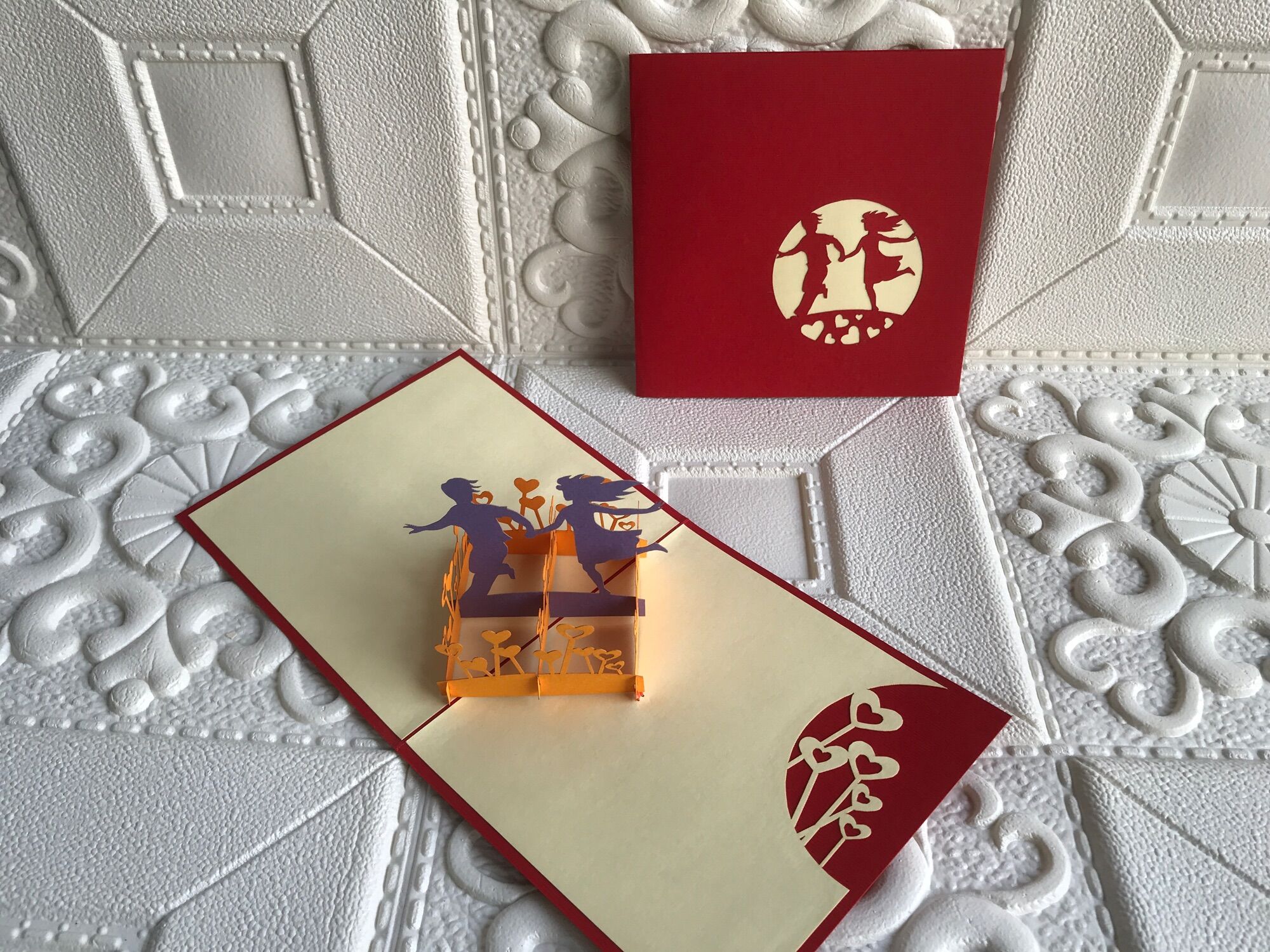 Cặp Đôi 2 ( nắm tay chạy ) - Love - Thiệp 3D