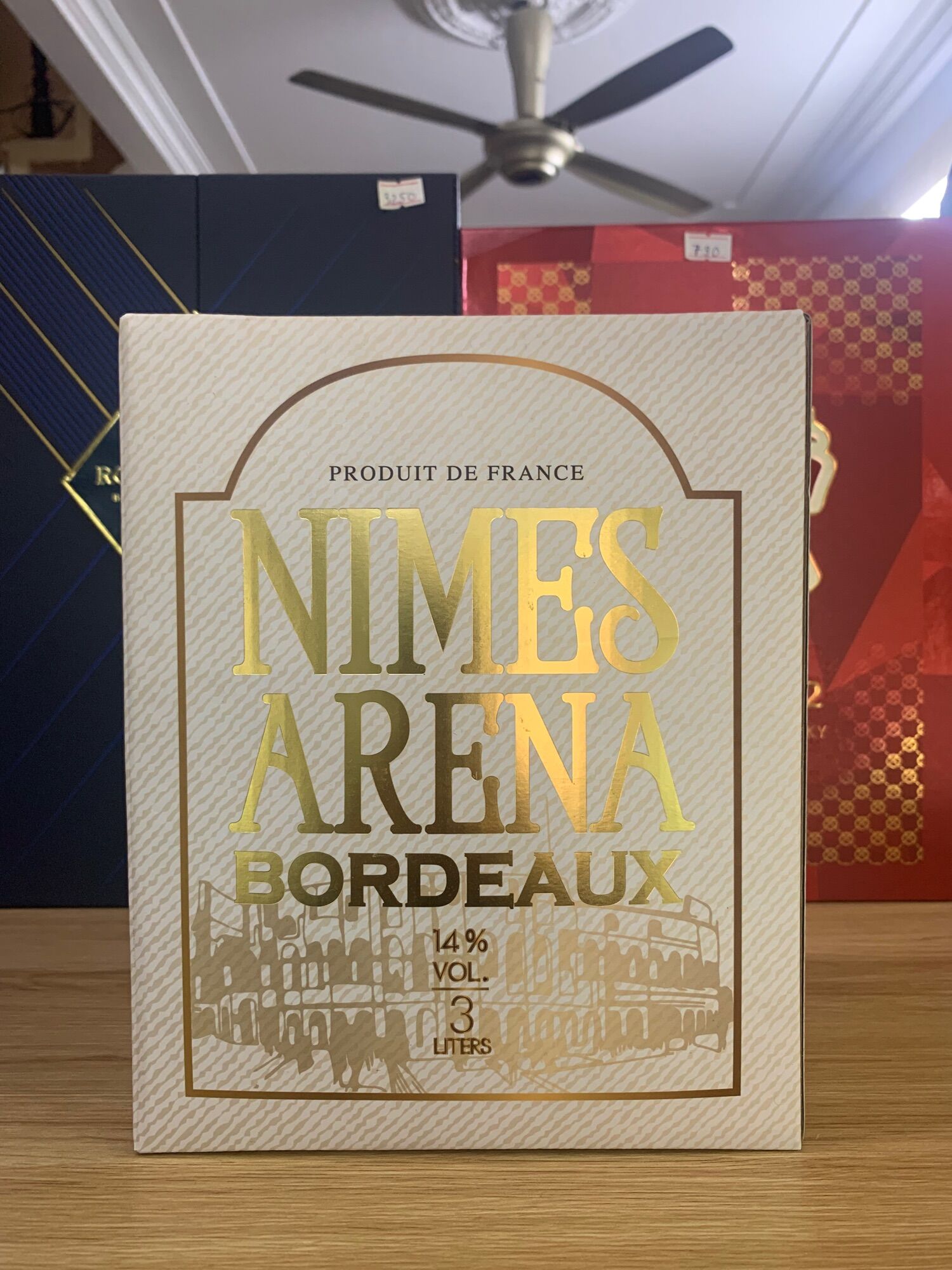 Vang bịch Pháp Nimes Arena