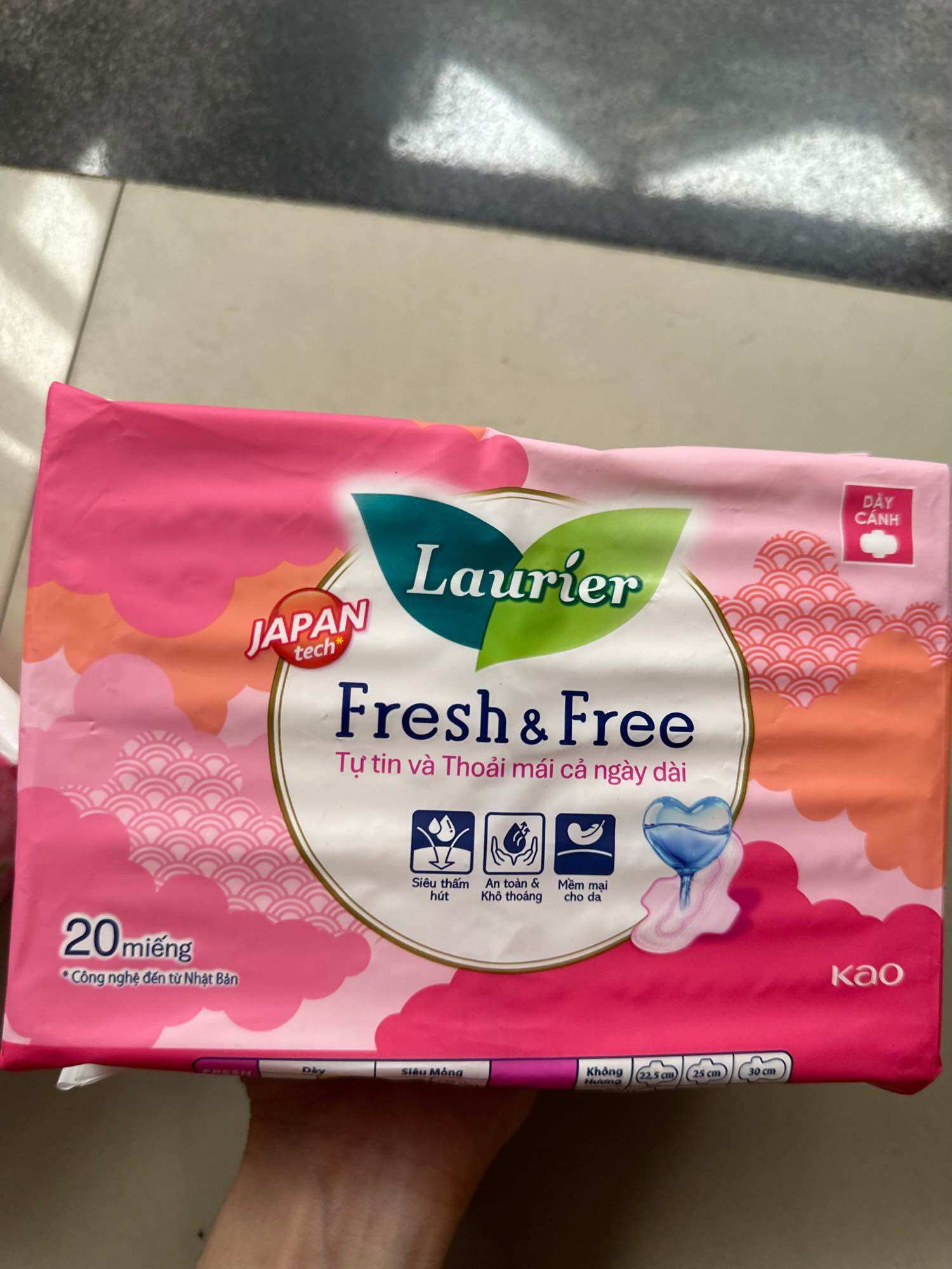 Băng Vệ Sinh Laurier Fresh & Free Dày Cánh - 20 Miếng