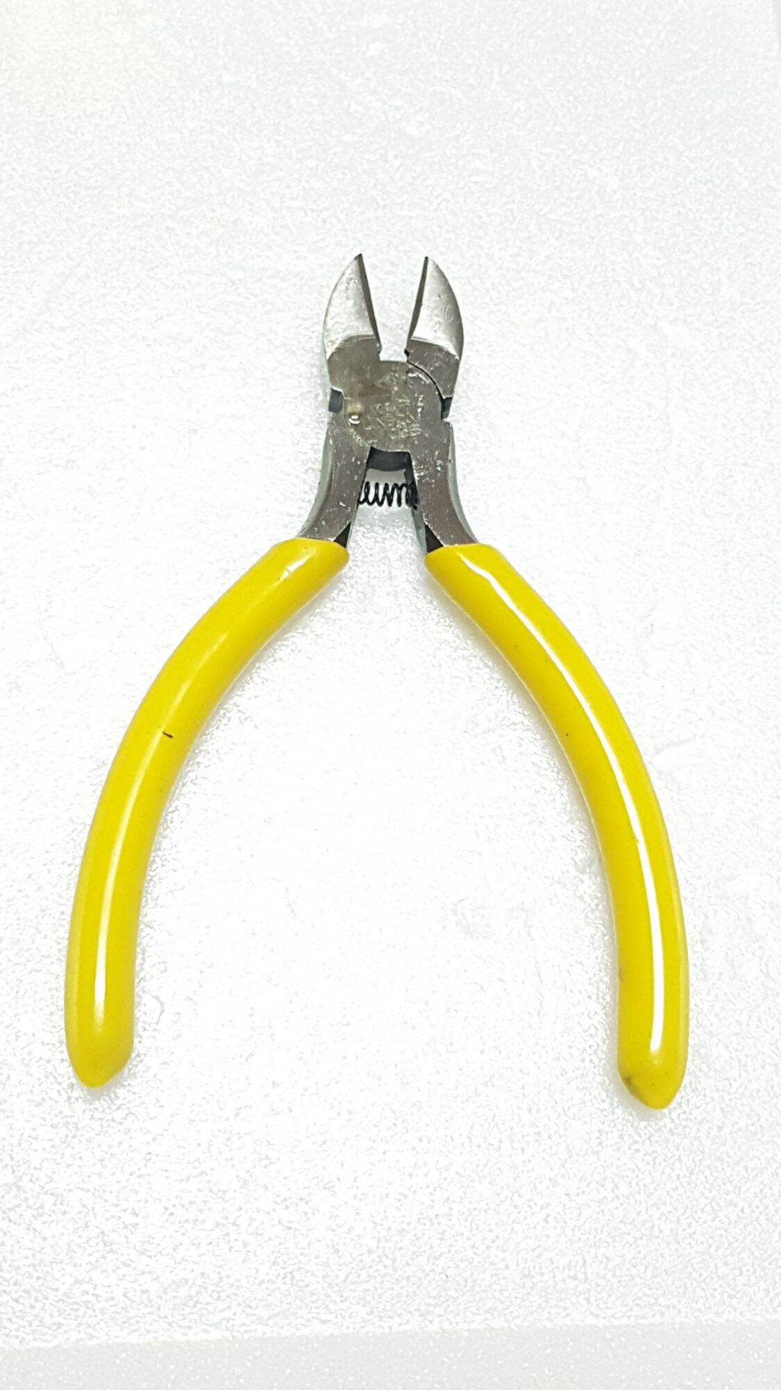 Kềm cắt . nhọn . bằng số 5"- 125mm x1 cây...