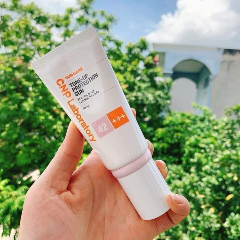 Kem chống nắng 𝐂𝐍𝐏 𝐓𝐨𝐧𝐞-𝐔𝐩 𝐏𝐫𝐨𝐭𝐞𝐜𝐭𝐢𝐨𝐧 𝐒𝐮𝐧 𝟒𝟐+++