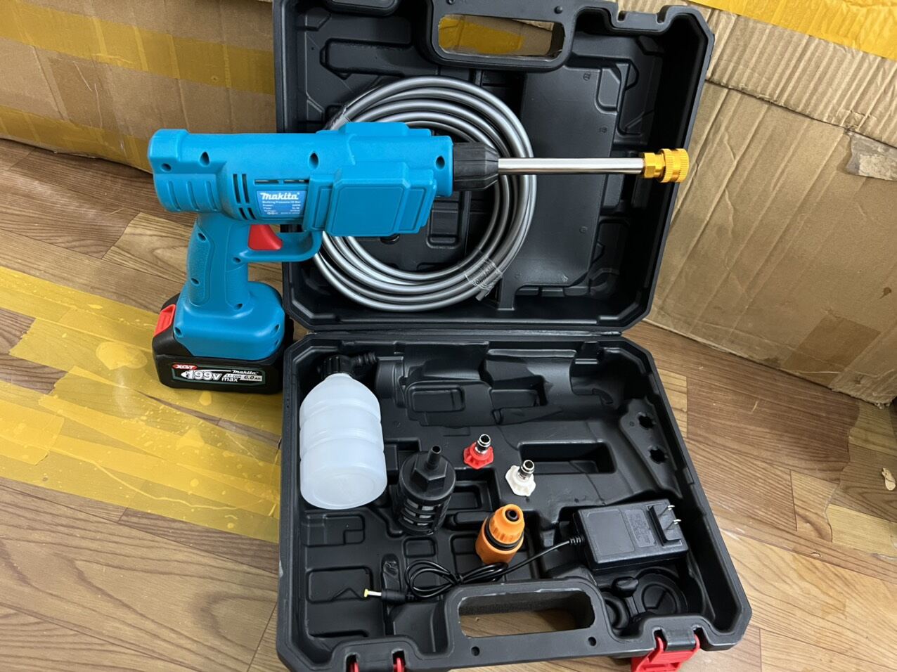 Máy rửa xe bãi nhật mới 99% chạy pin tiện lợi