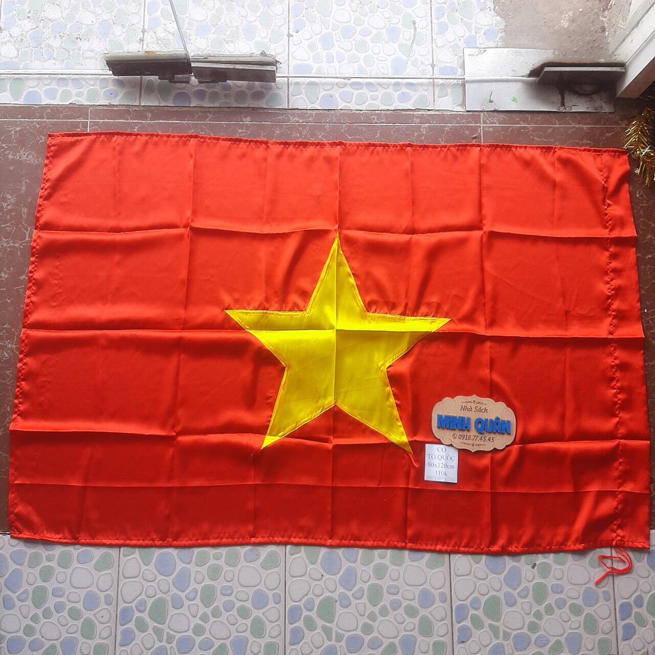 Lá cờ Tổ quốc/cờ đỏ sao vàng vải phi lụa đẹp, đắp 2 mặt, size 0,8mx1,2m